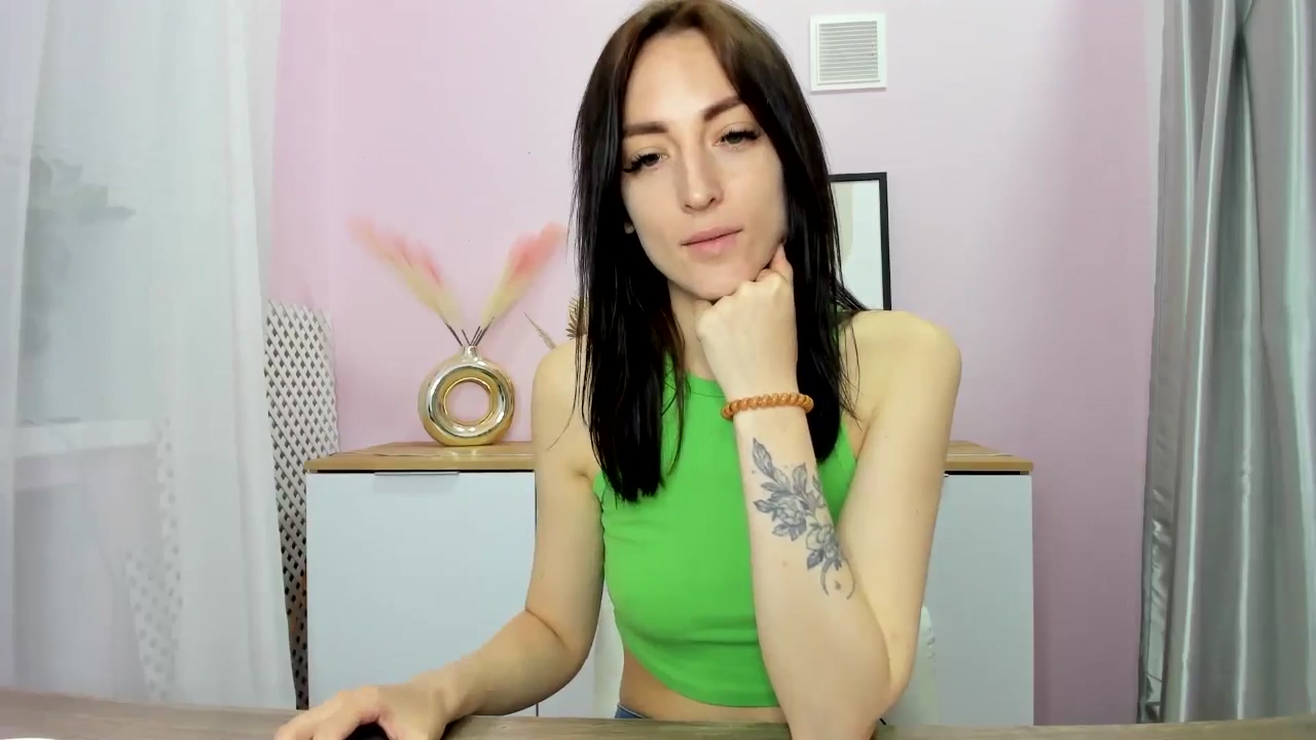 Gallery image thumbnail from KiiraDream's myfreecams stream on, 04/22/2025, 11:55 image 13 of 20