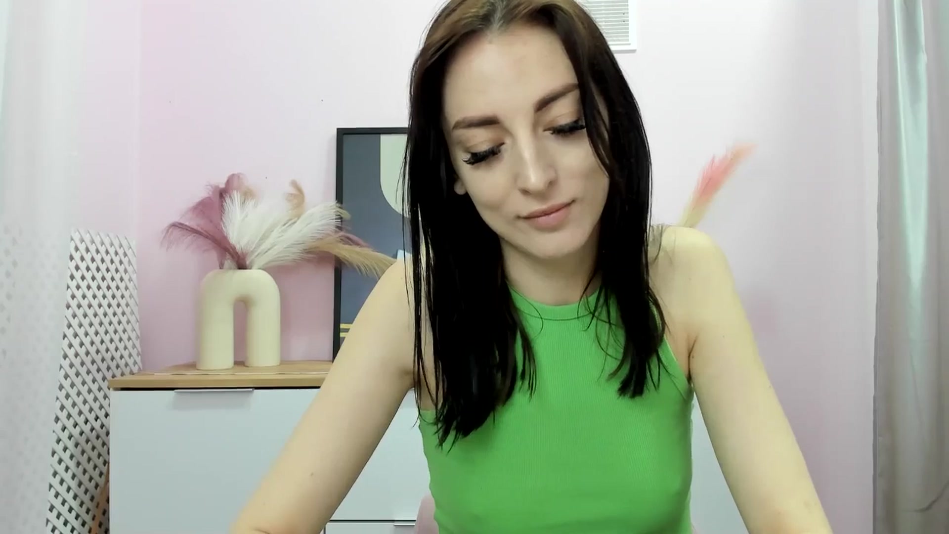 Gallery image thumbnail from KiiraDream's myfreecams stream on, 04/23/2025, 08:59 image 6 of 20