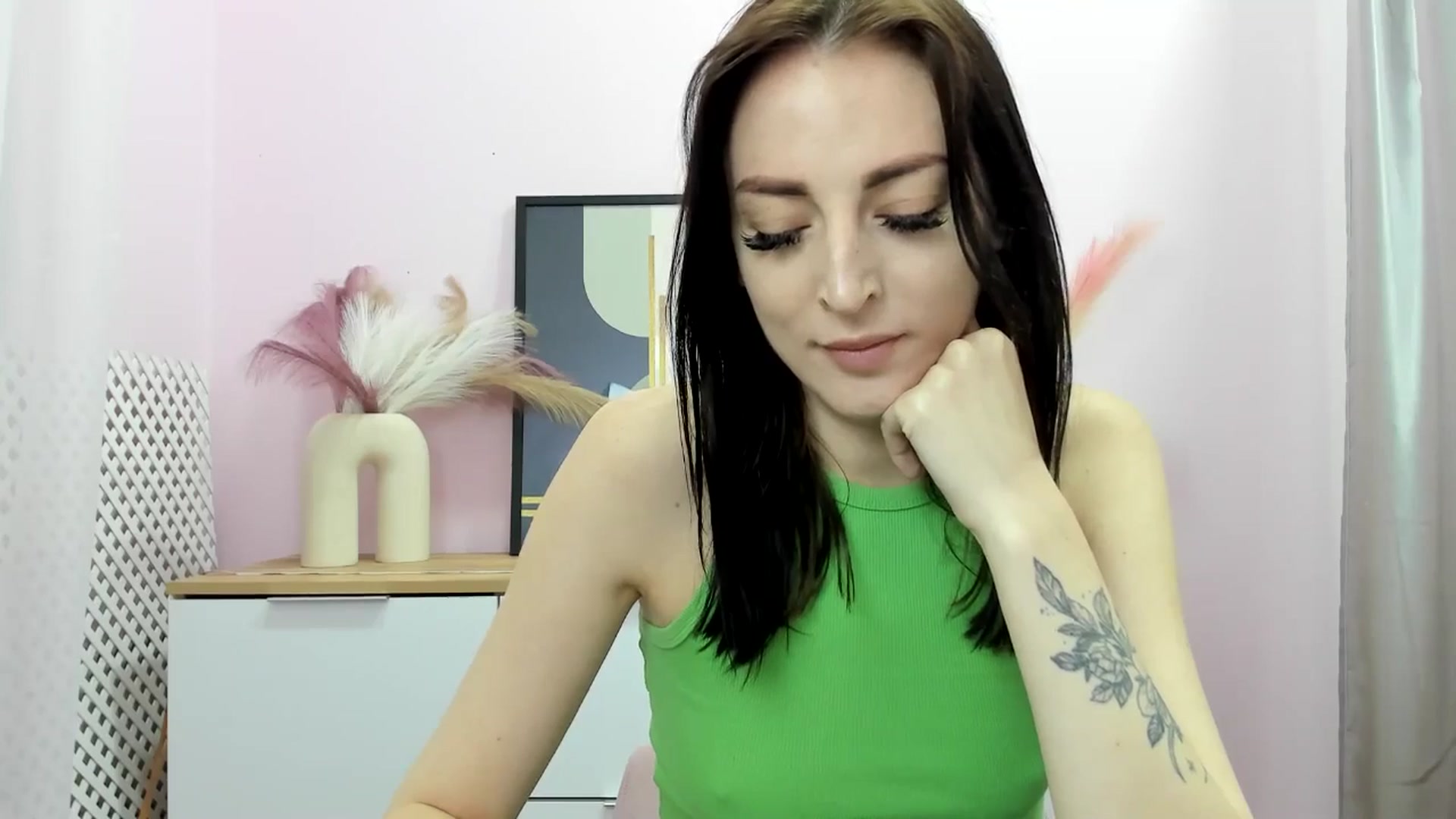 Gallery image thumbnail from KiiraDream's myfreecams stream on, 04/23/2025, 08:59 image 4 of 20