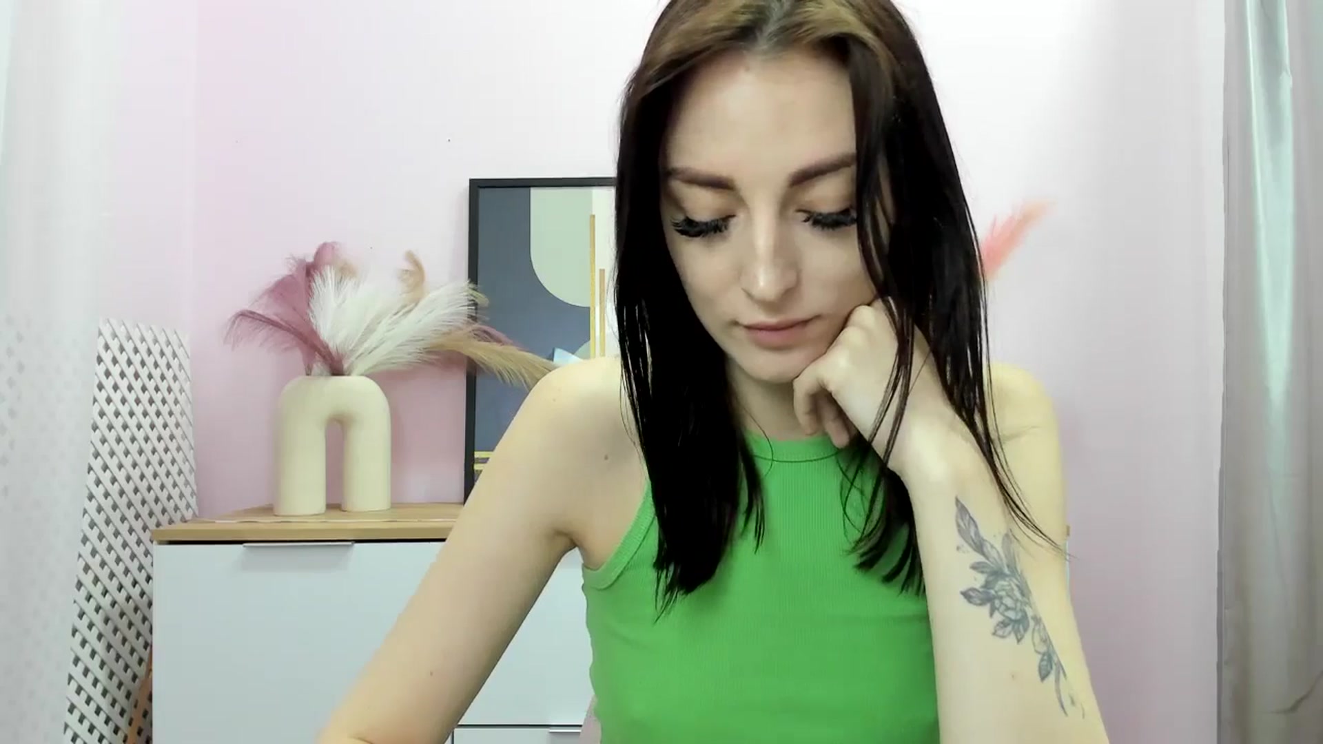 Gallery image thumbnail from KiiraDream's myfreecams stream on, 04/23/2025, 08:59 image 14 of 20