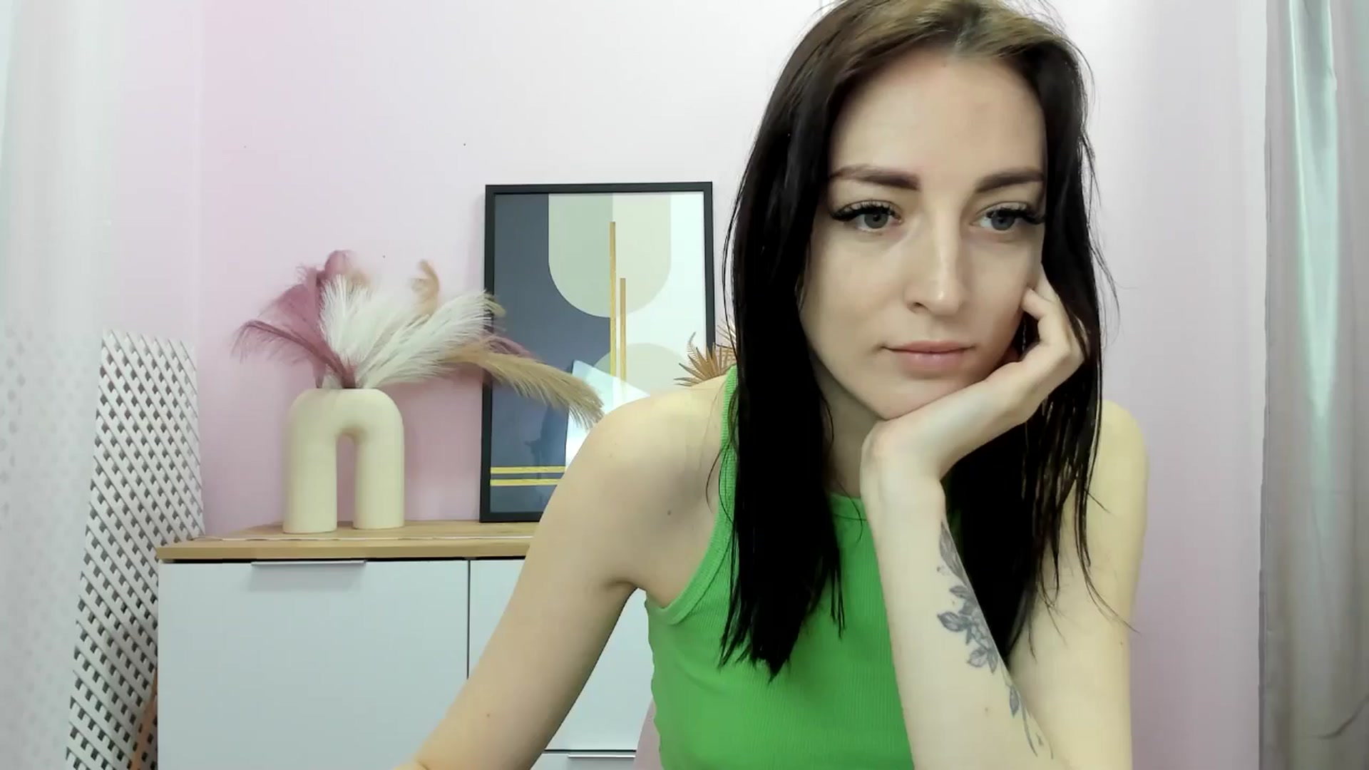 Gallery image thumbnail from KiiraDream's myfreecams stream on, 04/23/2025, 08:59 image 17 of 20