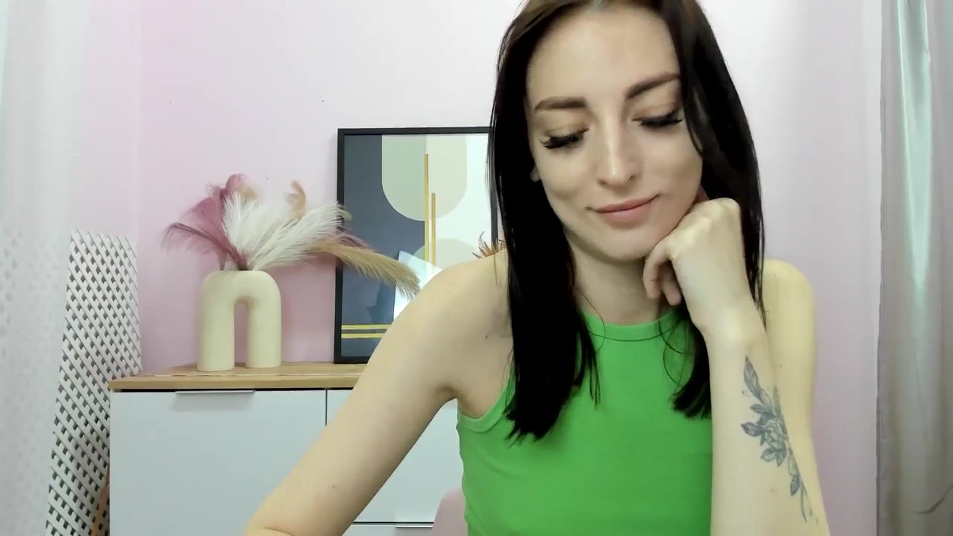 Gallery image thumbnail from KiiraDream's myfreecams stream on, 04/23/2025, 08:59 image 7 of 20