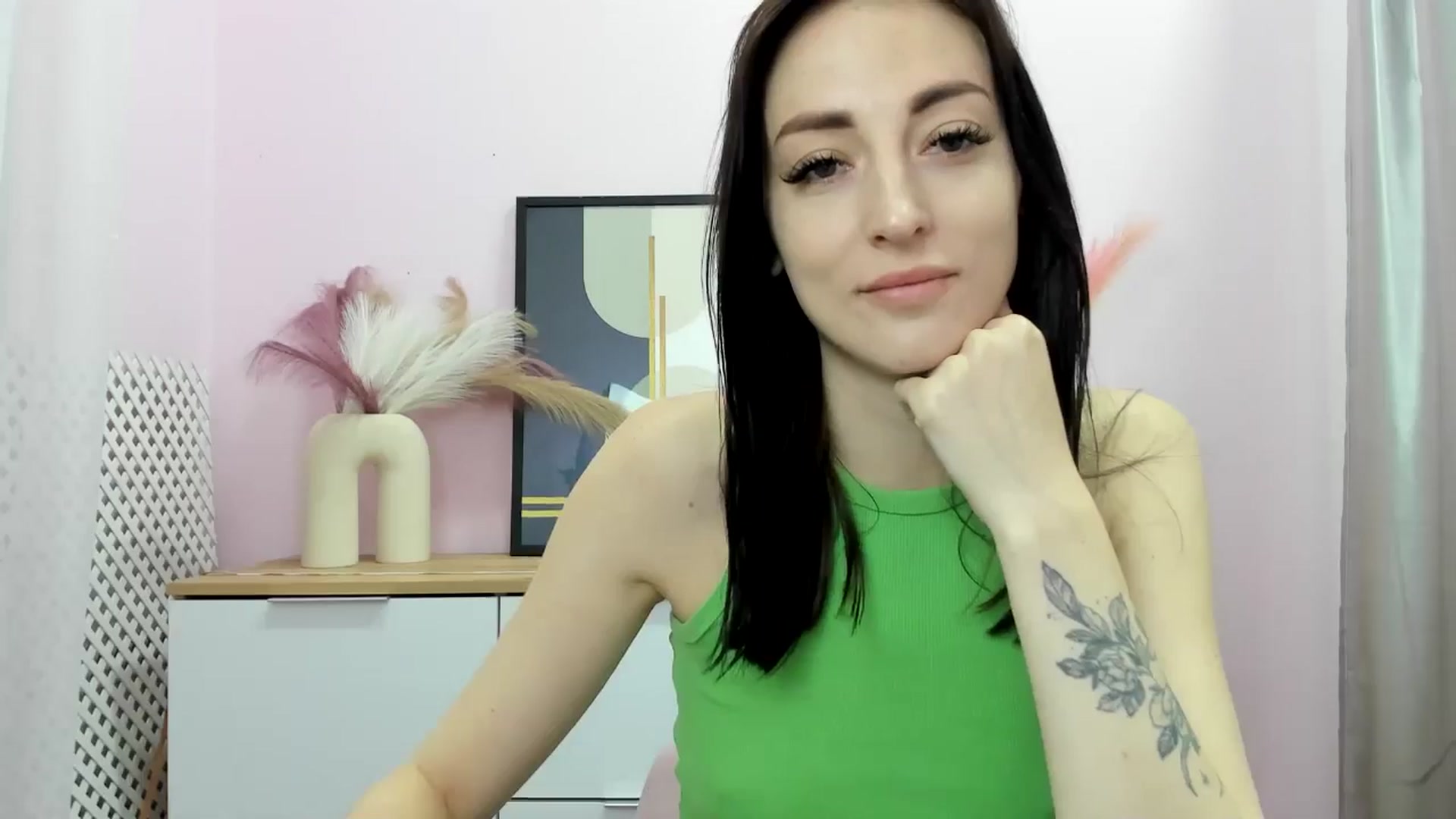 Gallery image thumbnail from KiiraDream's myfreecams stream on, 04/23/2025, 08:59 image 12 of 20