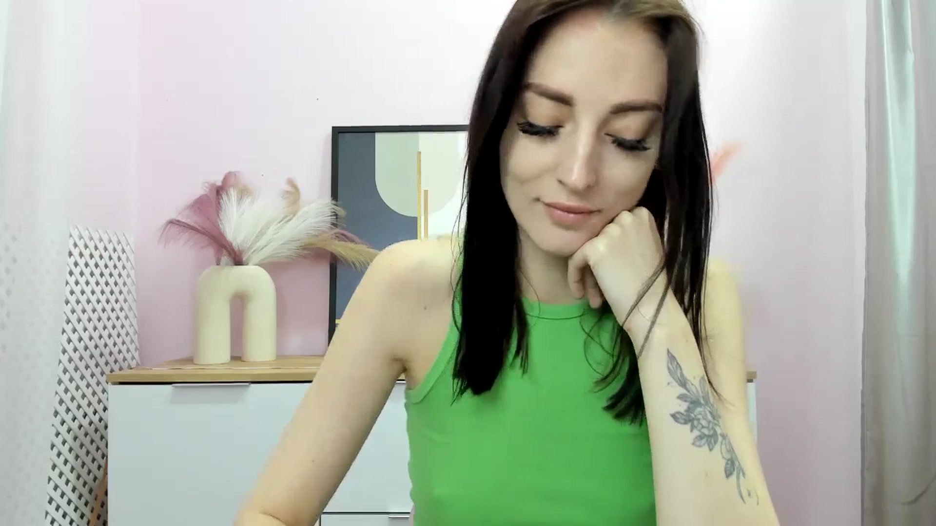 Gallery image thumbnail from KiiraDream's myfreecams stream on, 04/23/2025, 08:59 image 13 of 20