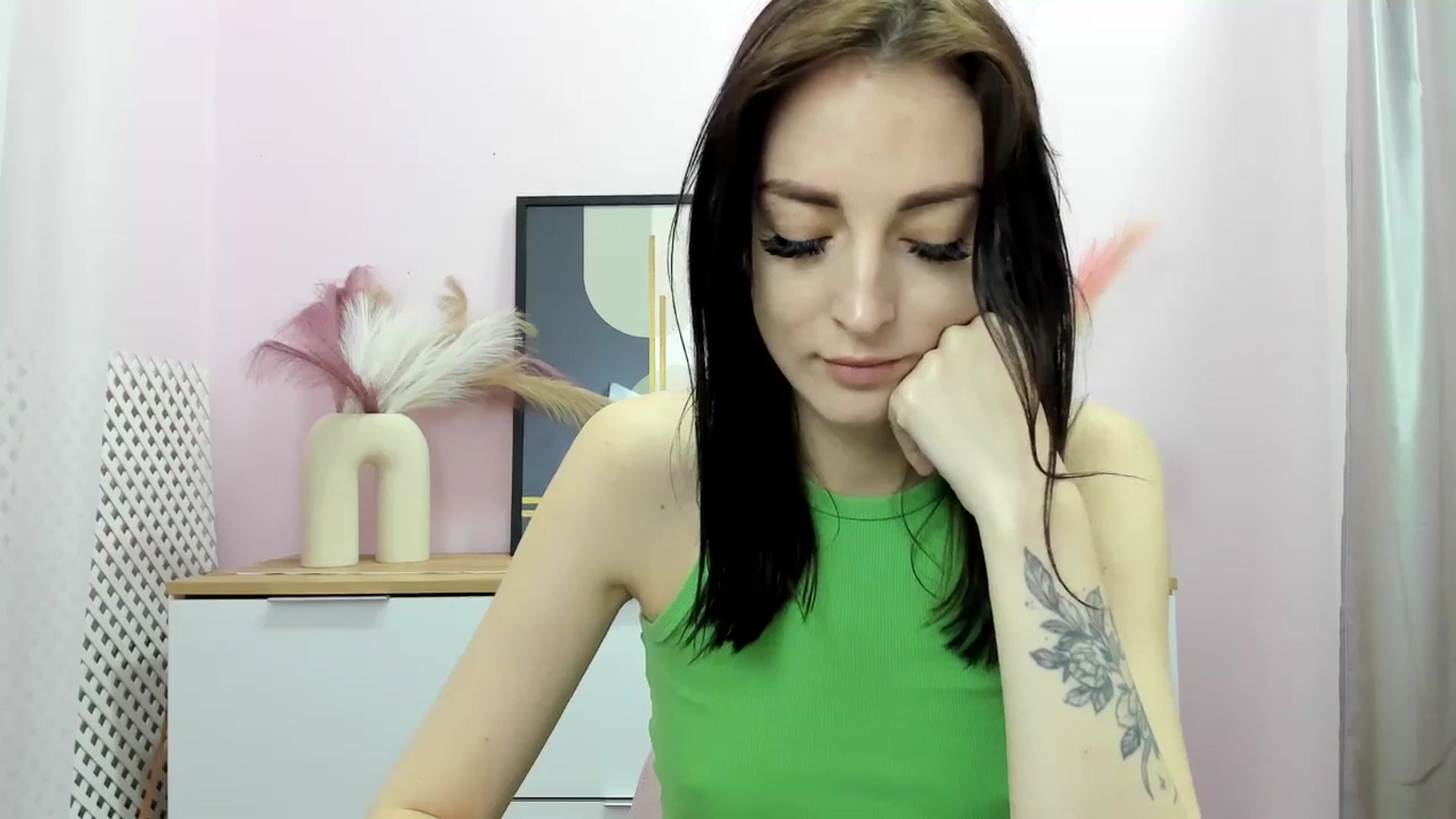 Gallery image thumbnail from KiiraDream's myfreecams stream on, 04/23/2025, 08:59 image 18 of 20