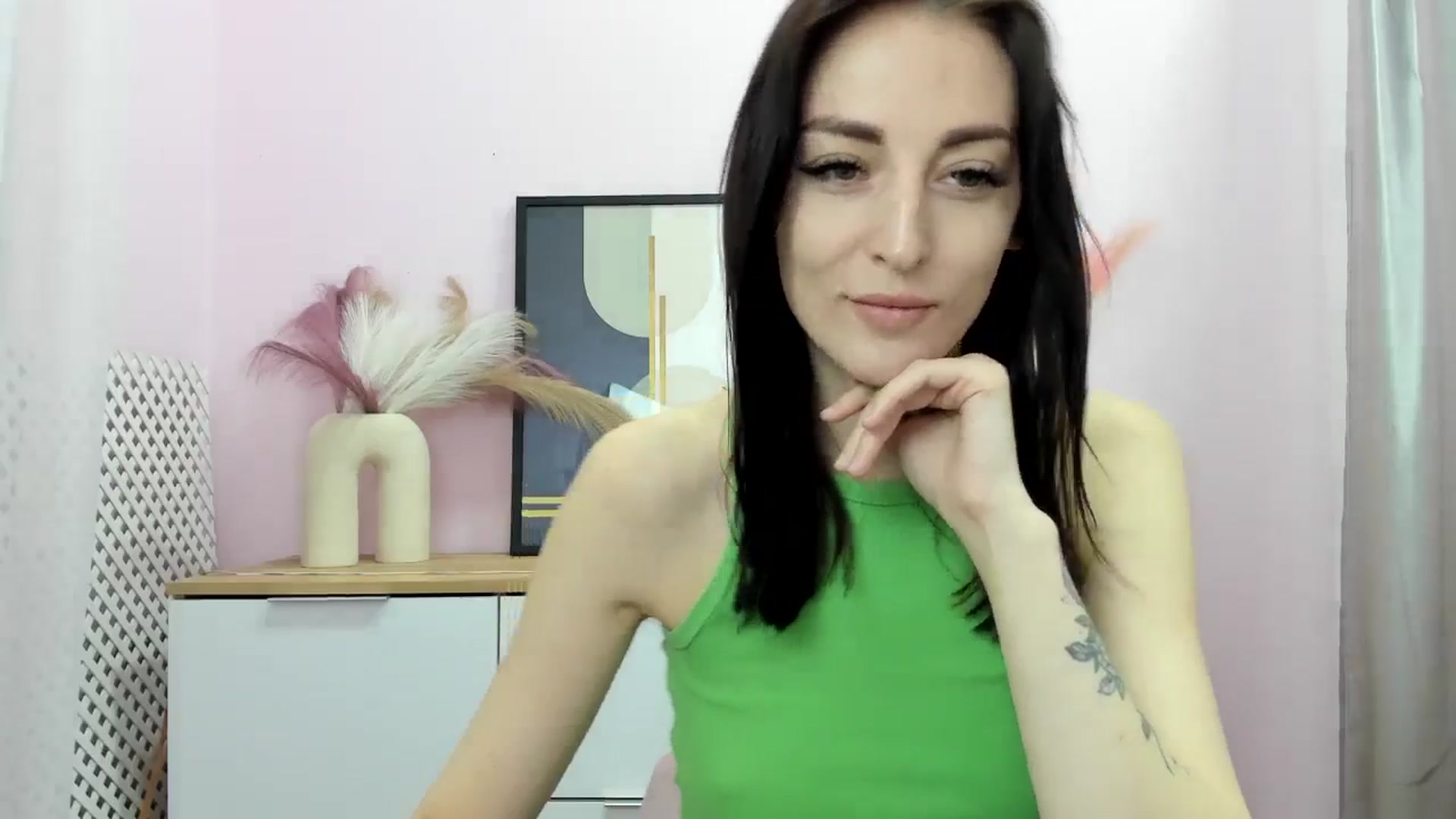 Gallery image thumbnail from KiiraDream's myfreecams stream on, 04/23/2025, 08:59 image 16 of 20
