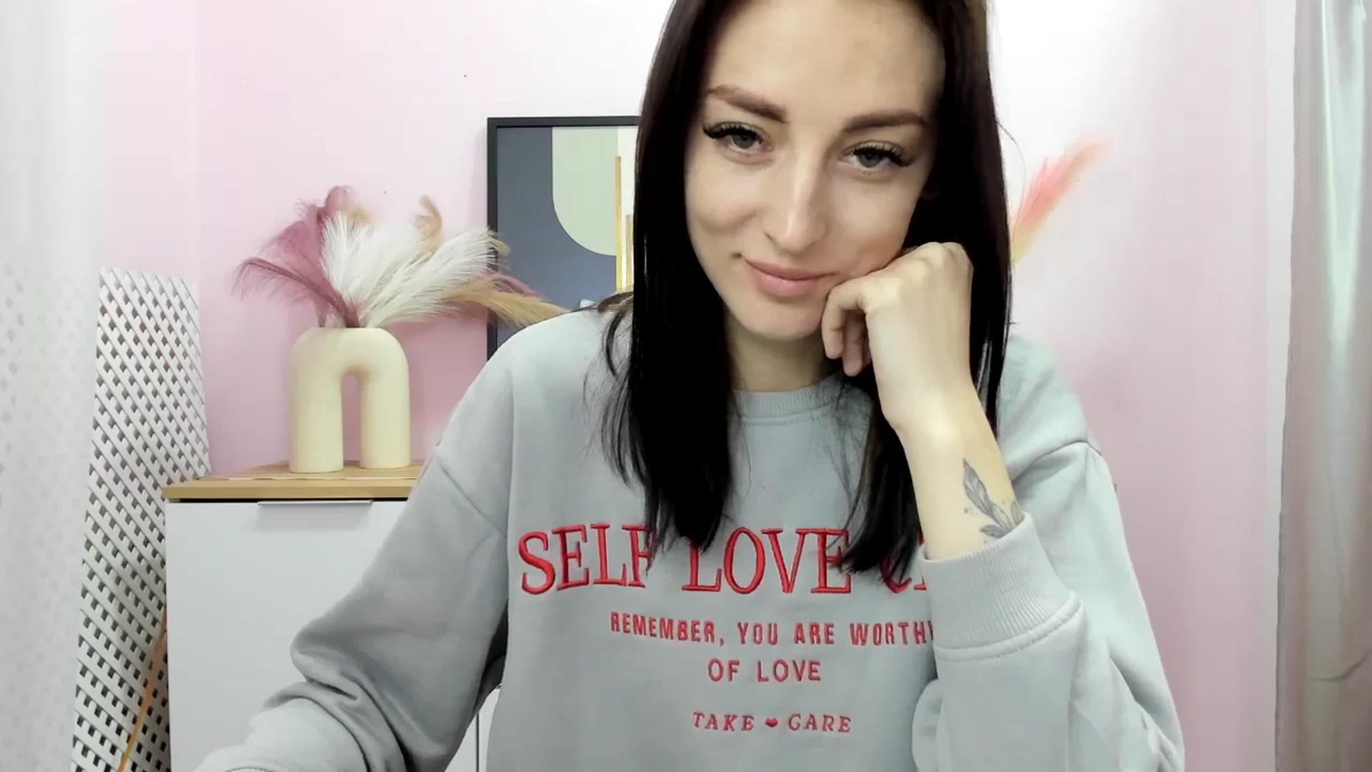 Gallery image thumbnail from KiiraDream's myfreecams stream on, 04/23/2025, 10:40 image 20 of 20