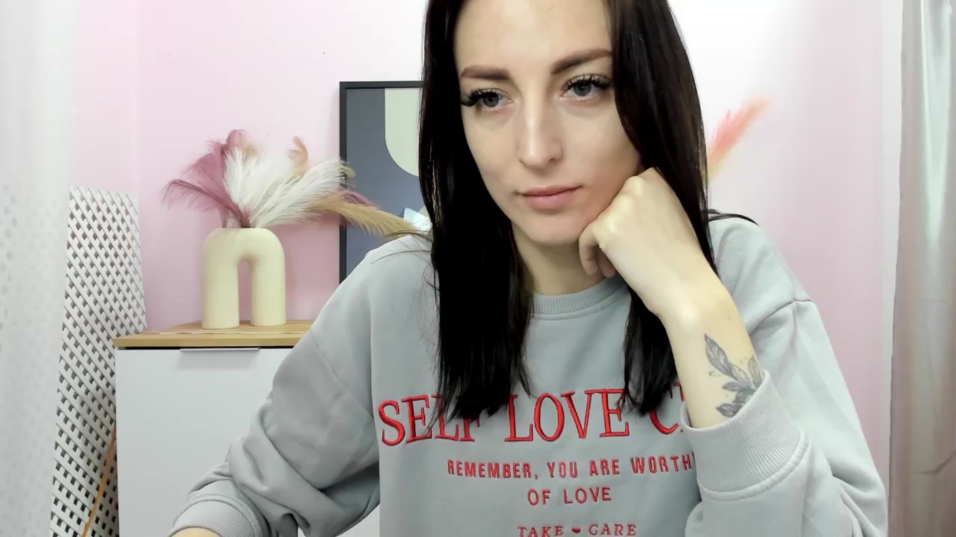Gallery image thumbnail from KiiraDream's myfreecams stream on, 04/23/2025, 10:40 image 1 of 20