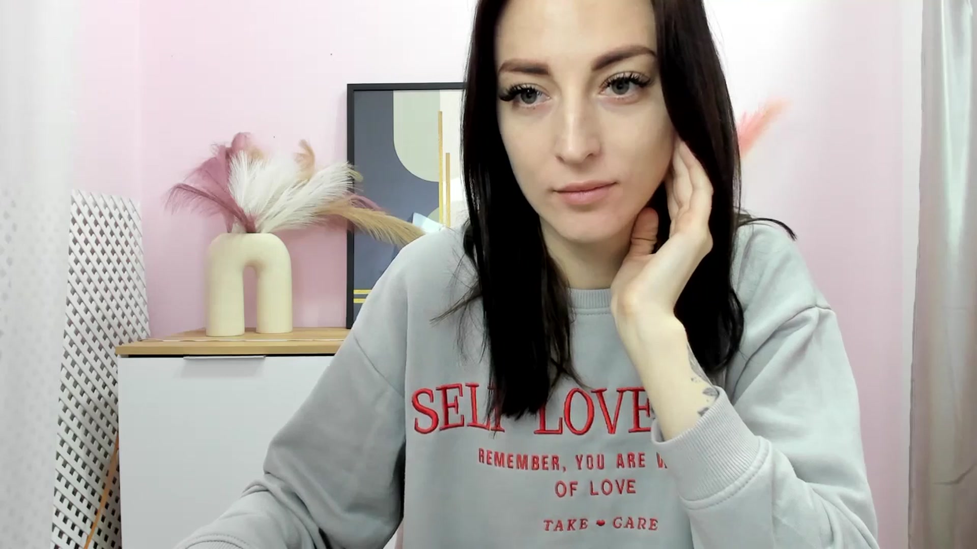 Gallery image thumbnail from KiiraDream's myfreecams stream on, 04/23/2025, 10:40 image 7 of 20
