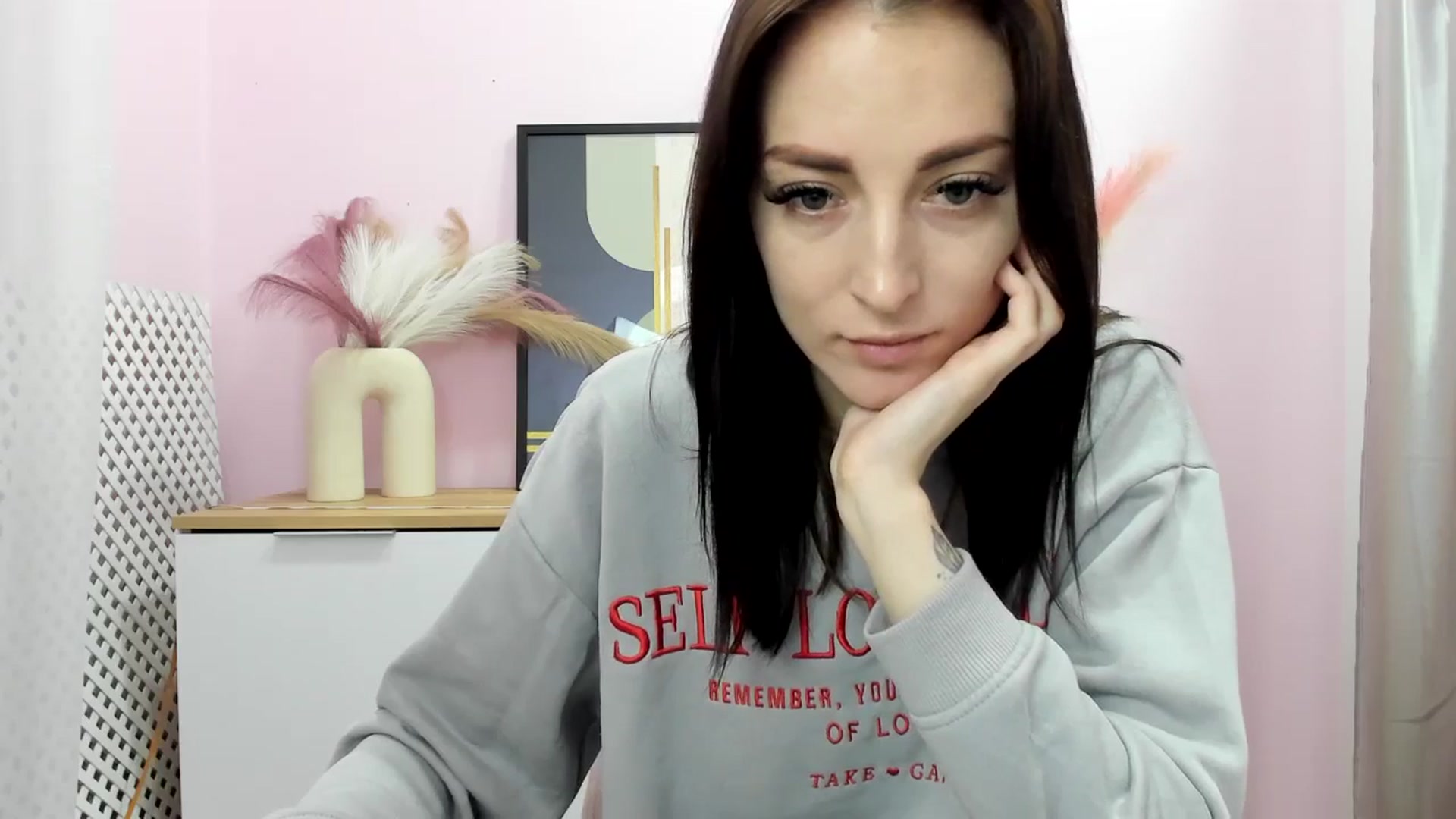 Gallery image thumbnail from KiiraDream's myfreecams stream on, 04/23/2025, 10:40 image 14 of 20