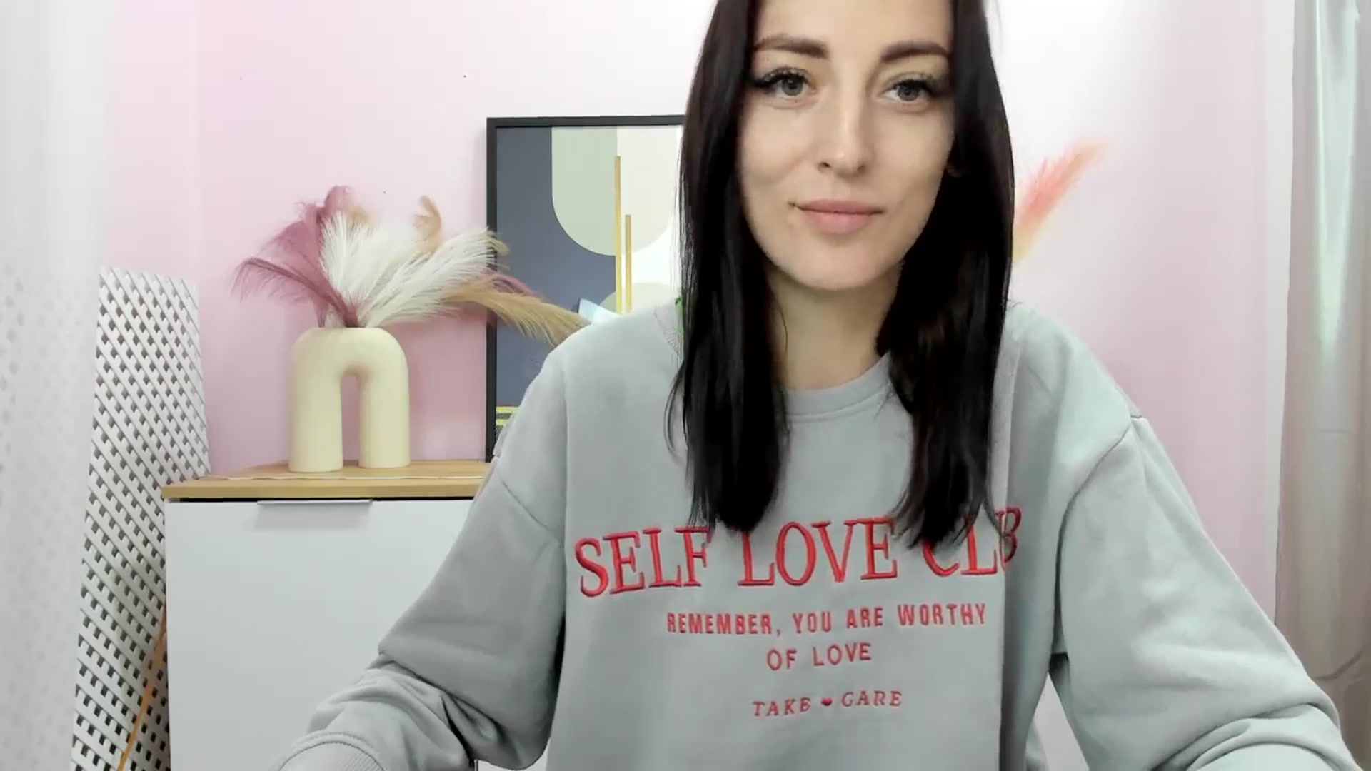 Gallery image thumbnail from KiiraDream's myfreecams stream on, 04/23/2025, 11:17 image 17 of 20