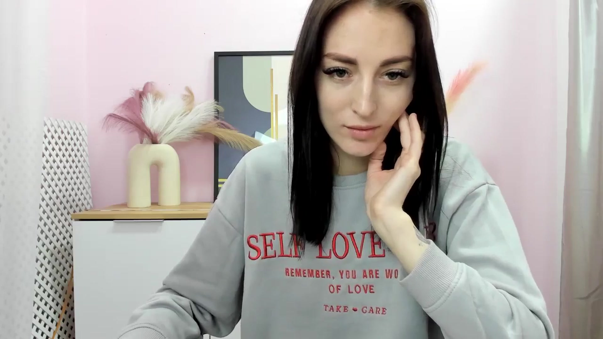 Gallery image thumbnail from KiiraDream's myfreecams stream on, 04/23/2025, 11:17 image 13 of 20