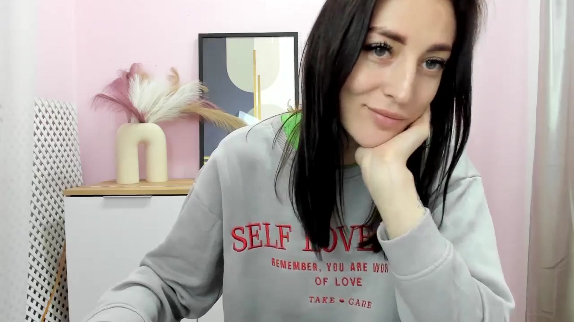 Gallery image thumbnail from KiiraDream's myfreecams stream on, 04/23/2025, 11:51 image 2 of 20