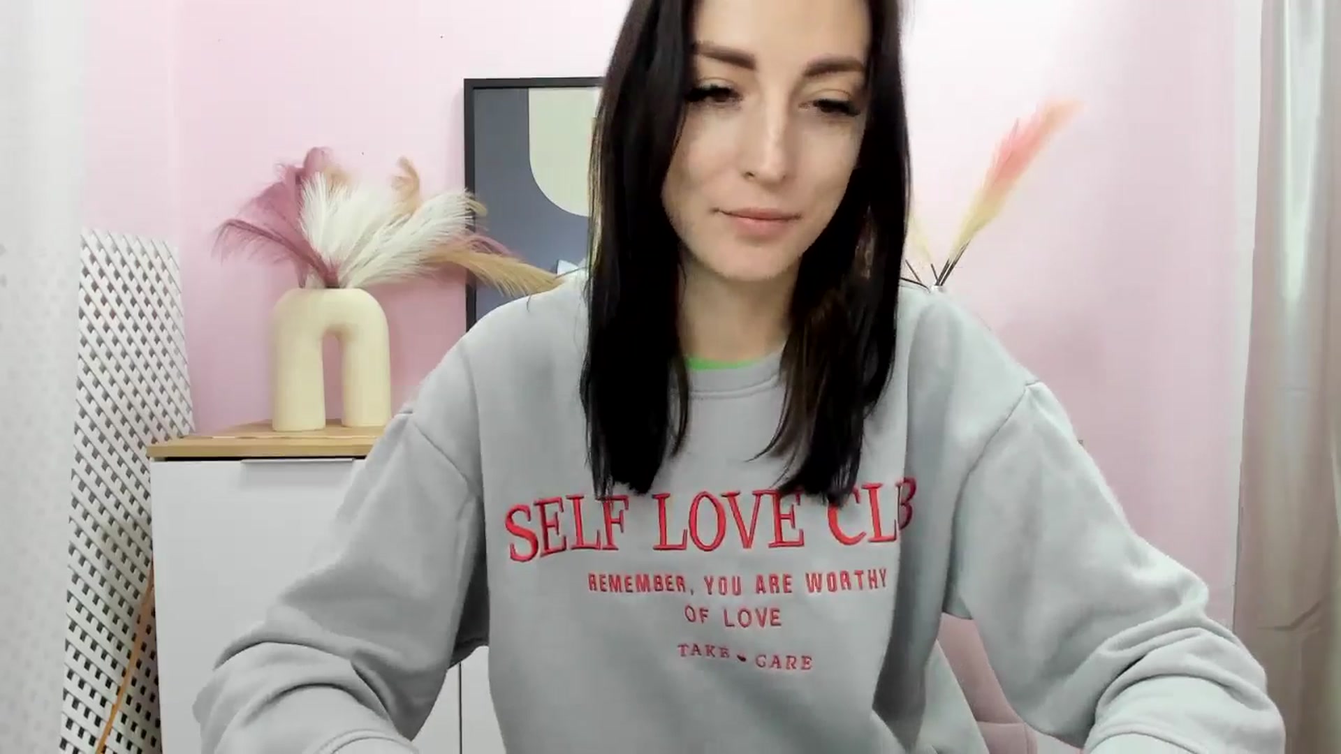 Gallery image thumbnail from KiiraDream's myfreecams stream on, 04/23/2025, 11:51 image 5 of 20