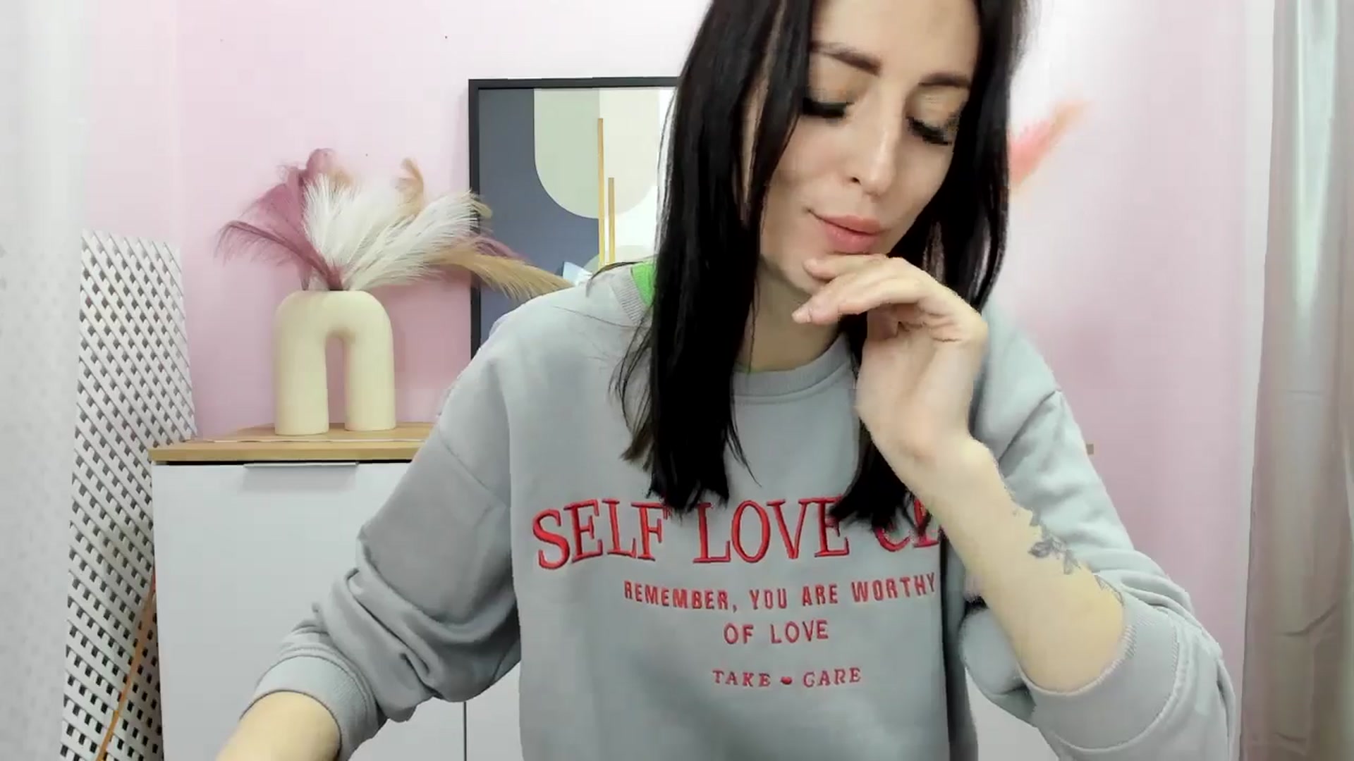 Gallery image thumbnail from KiiraDream's myfreecams stream on, 04/23/2025, 11:51 image 17 of 20