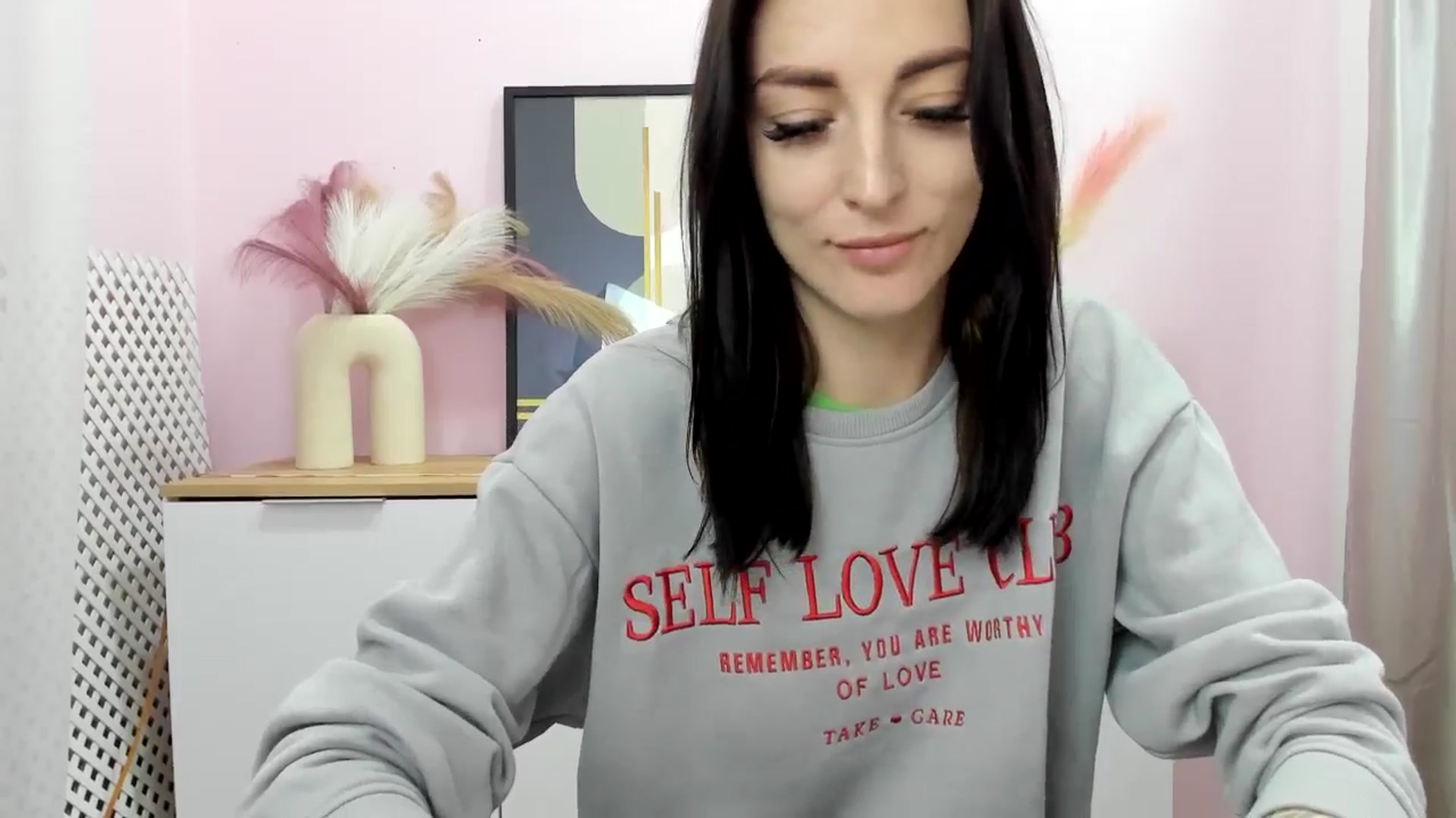 Gallery image thumbnail from KiiraDream's myfreecams stream on, 04/23/2025, 11:51 image 14 of 20