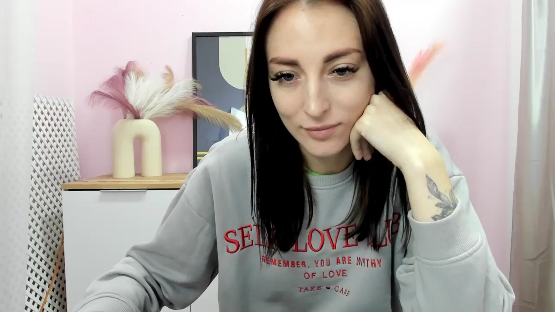 Gallery image thumbnail from KiiraDream's myfreecams stream on, 04/23/2025, 11:51 image 7 of 20
