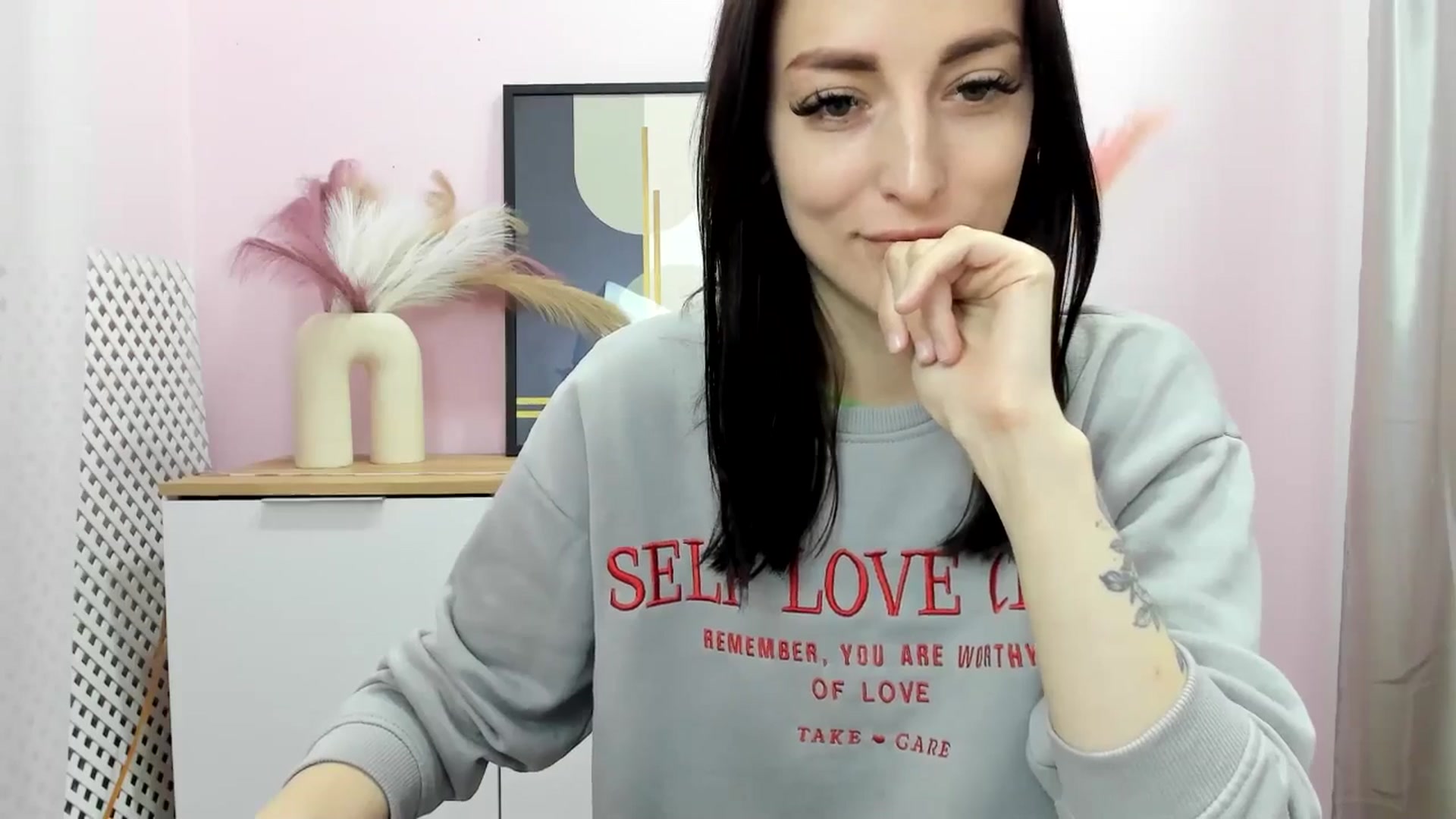 Gallery image thumbnail from KiiraDream's myfreecams stream on, 04/23/2025, 11:51 image 20 of 20