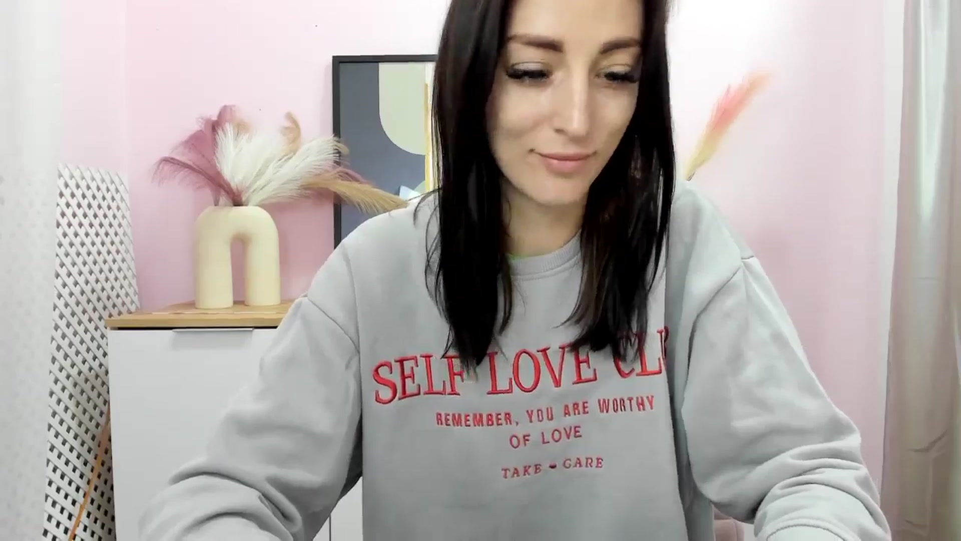Gallery image thumbnail from KiiraDream's myfreecams stream on, 04/23/2025, 11:51 image 9 of 20