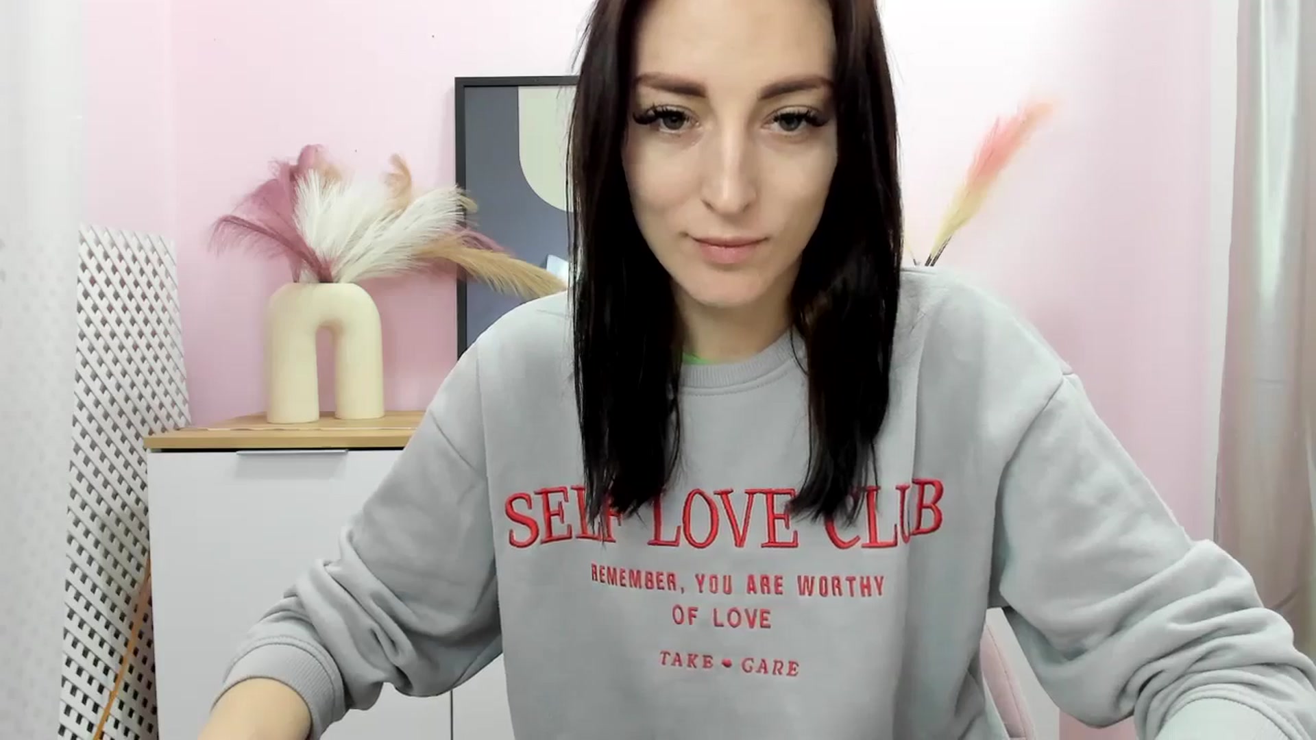 Gallery image thumbnail from KiiraDream's myfreecams stream on, 04/23/2025, 11:51 image 18 of 20