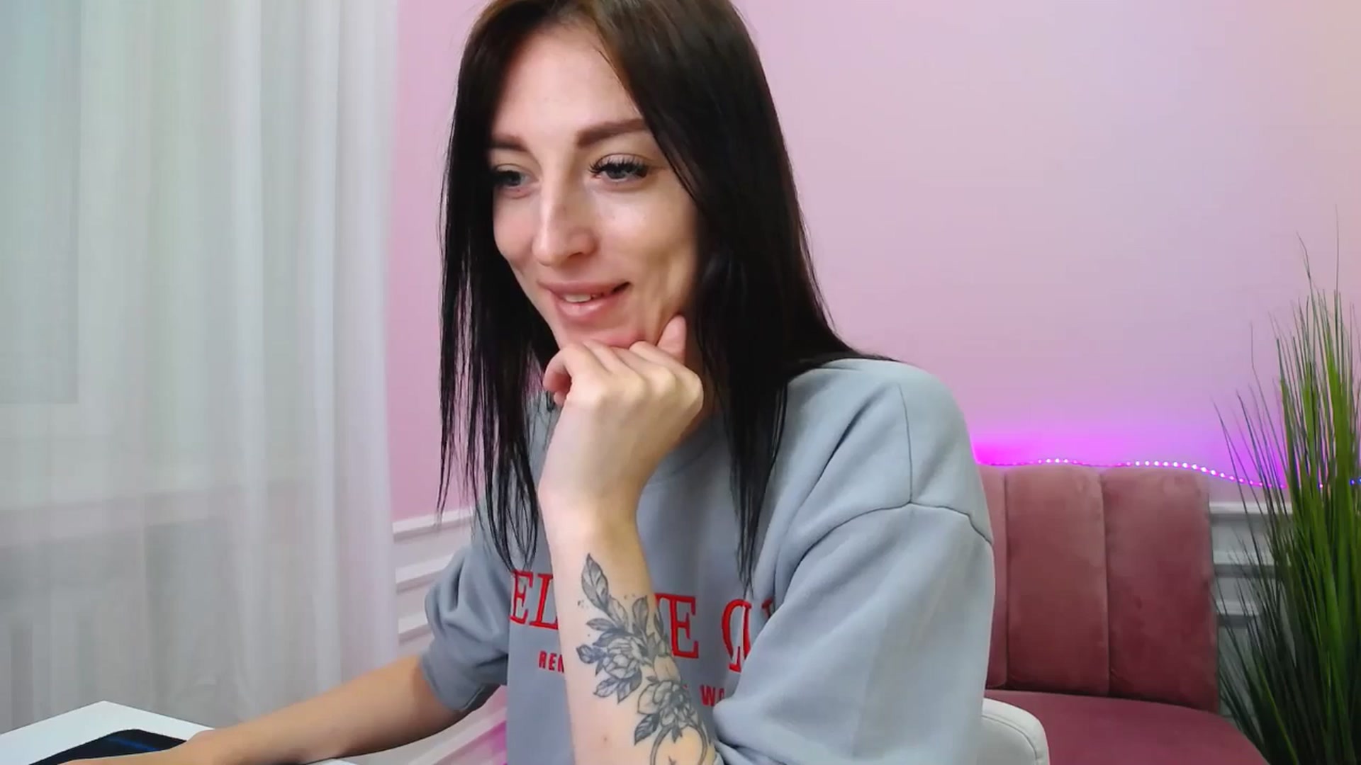 Gallery image thumbnail from KiiraDream's myfreecams stream on, 04/26/2025, 09:58 image 3 of 20