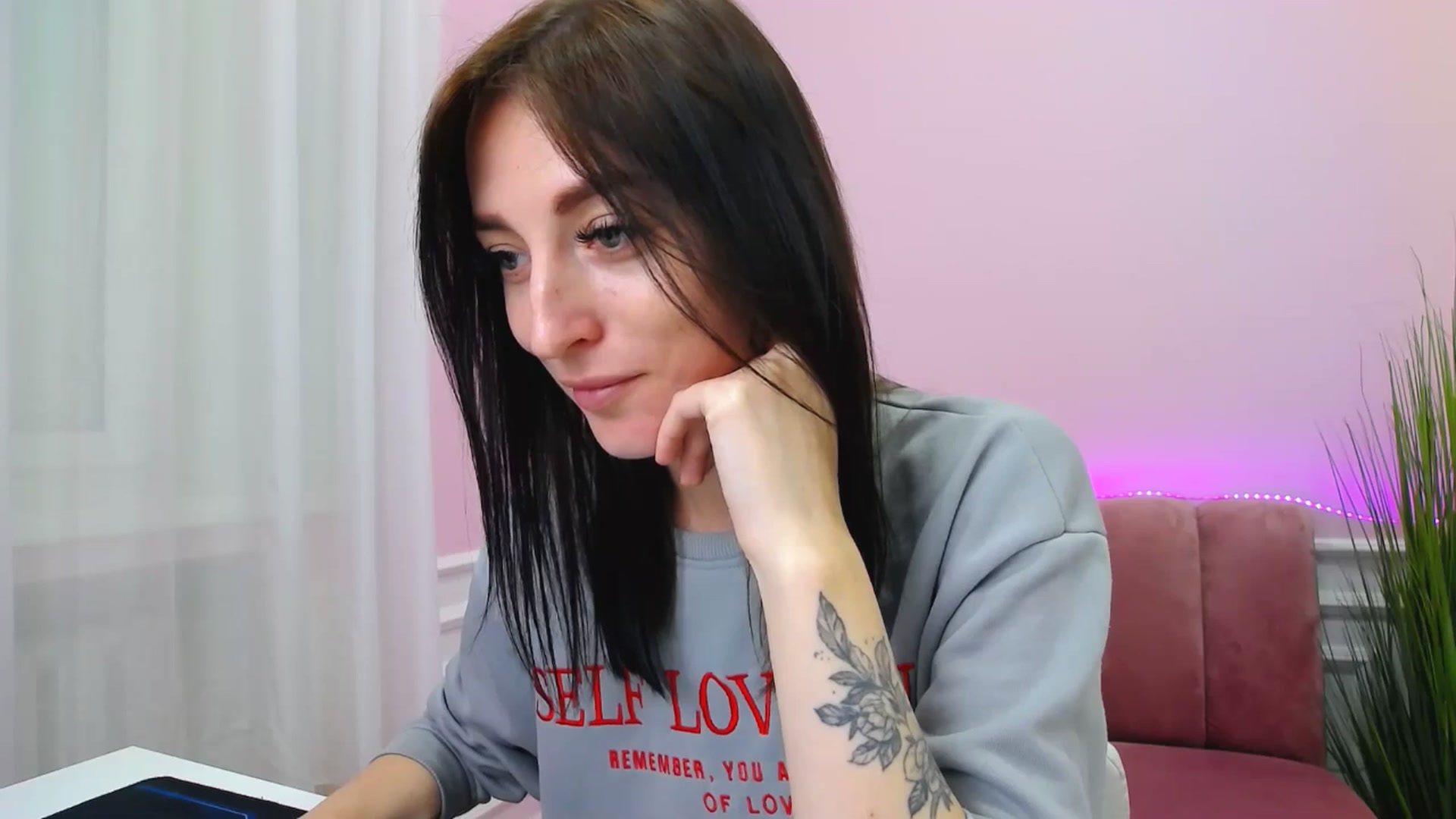 Gallery image thumbnail from KiiraDream's myfreecams stream on, 04/26/2025, 10:22 image 18 of 20