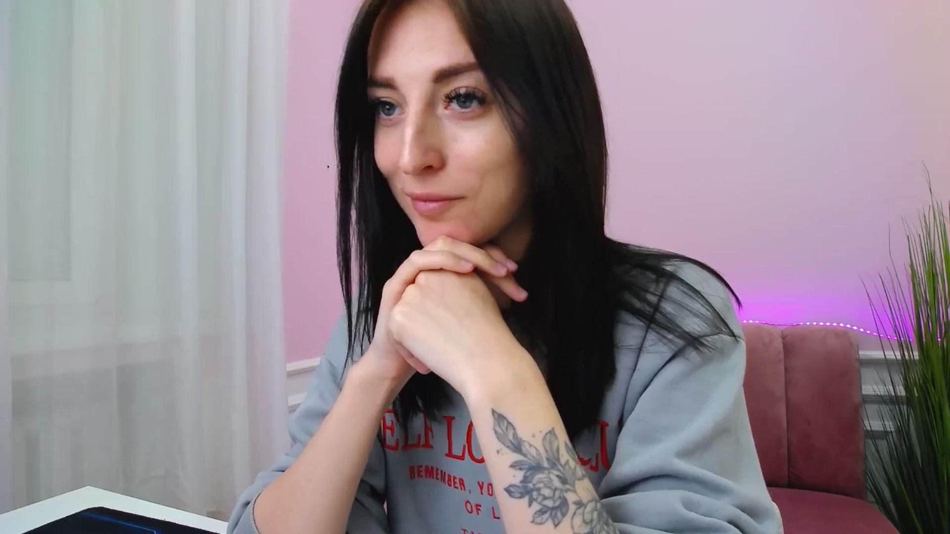 Gallery image thumbnail from KiiraDream's myfreecams stream on, 04/26/2025, 10:43 image 7 of 20