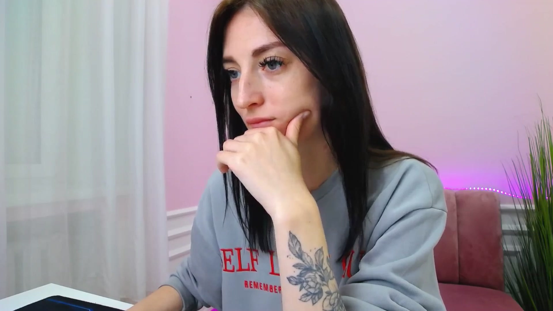 Gallery image thumbnail from KiiraDream's myfreecams stream on, 04/26/2025, 11:31 image 9 of 20