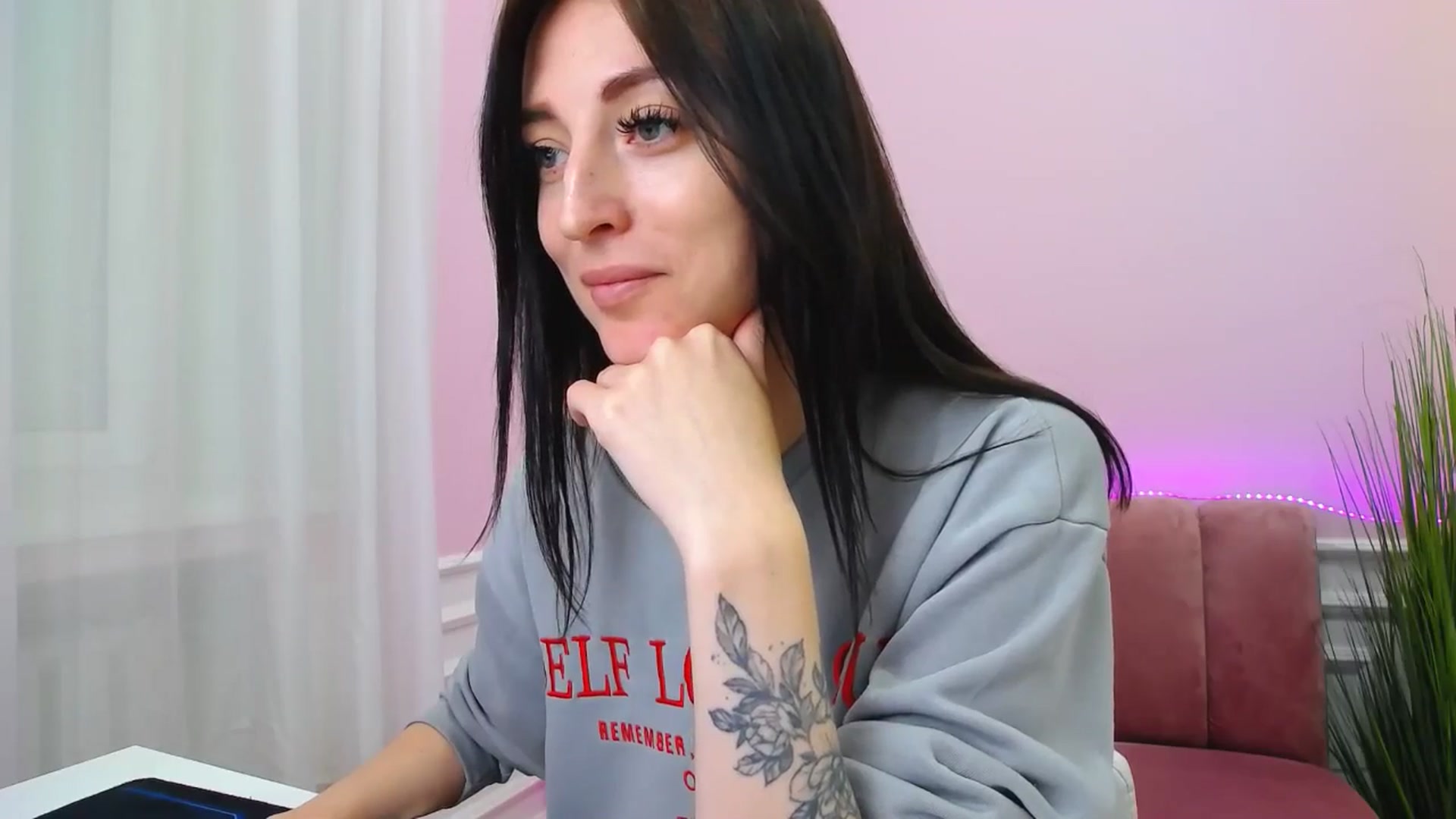 Gallery image thumbnail from KiiraDream's myfreecams stream on, 04/26/2025, 11:31 image 2 of 20
