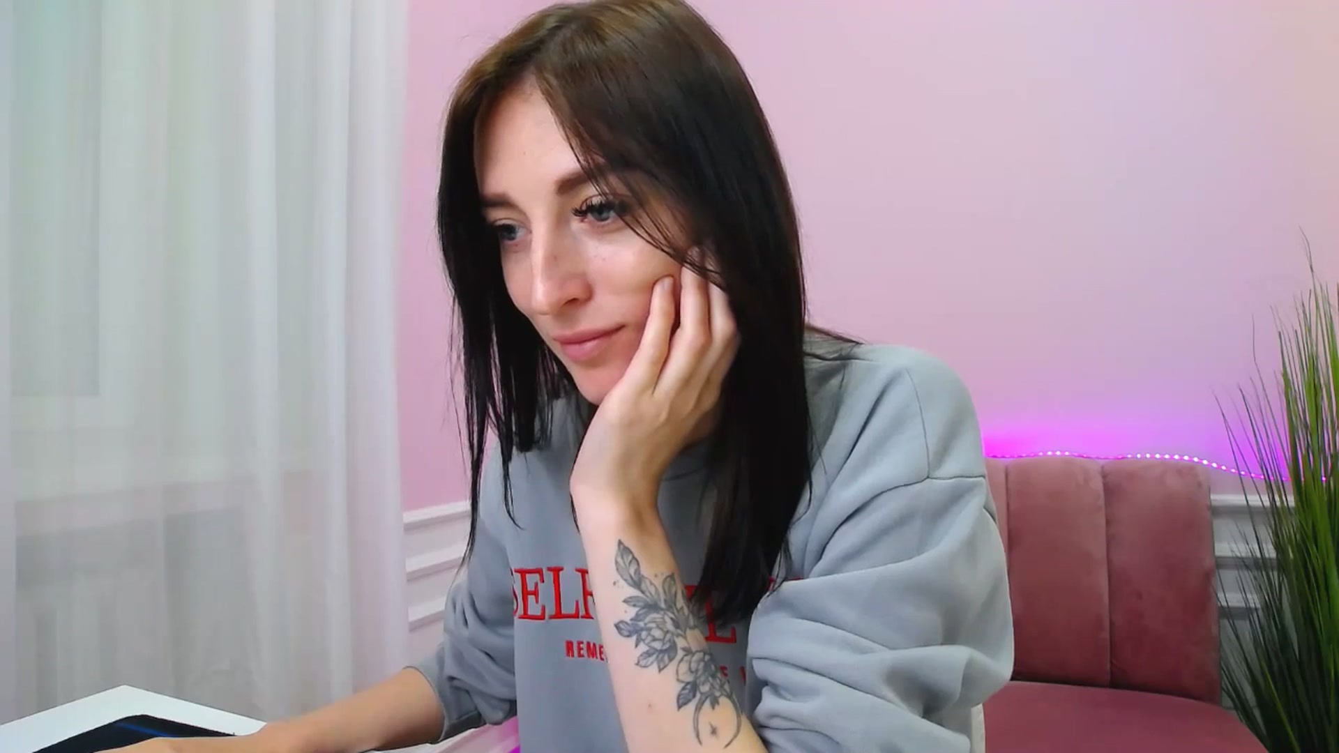 Gallery image thumbnail from KiiraDream's myfreecams stream on, 04/26/2025, 11:56 image 18 of 20