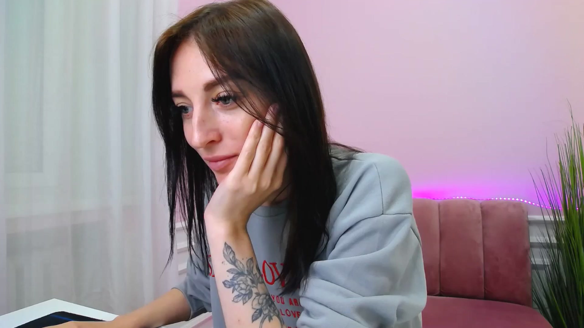 Gallery image thumbnail from KiiraDream's myfreecams stream on, 04/26/2025, 11:56 image 19 of 20