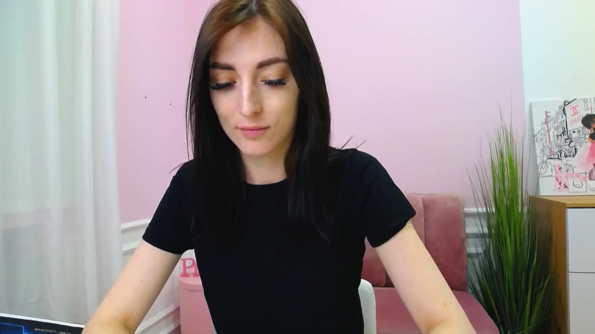 Gallery image thumbnail from KiiraDream's myfreecams stream on, 04/27/2025, 10:03 image 4 of 20