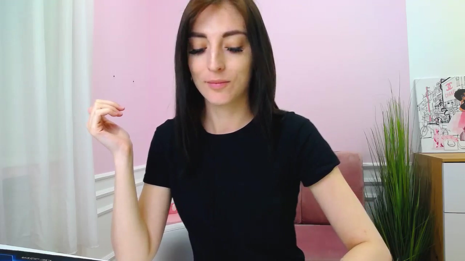 Gallery image thumbnail from KiiraDream's myfreecams stream on, 04/27/2025, 10:03 image 19 of 20