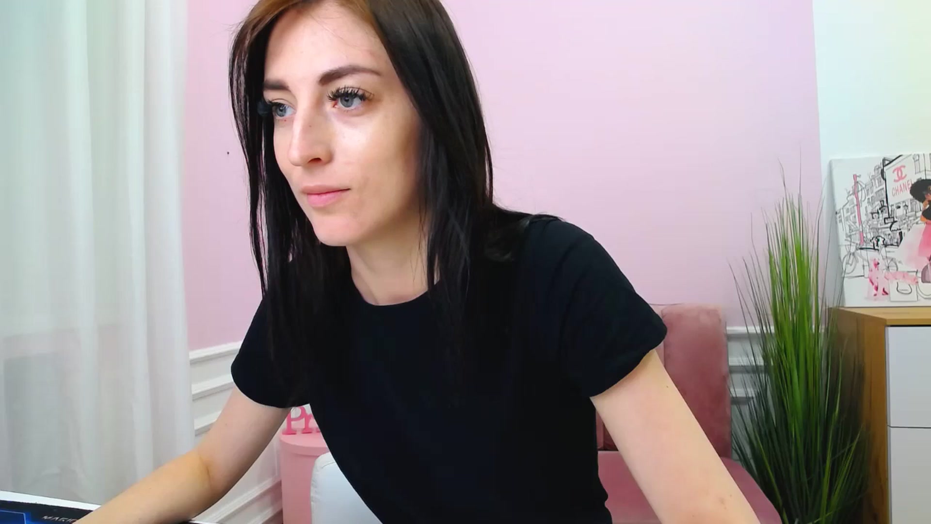 Gallery image thumbnail from KiiraDream's myfreecams stream on, 04/27/2025, 10:03 image 20 of 20