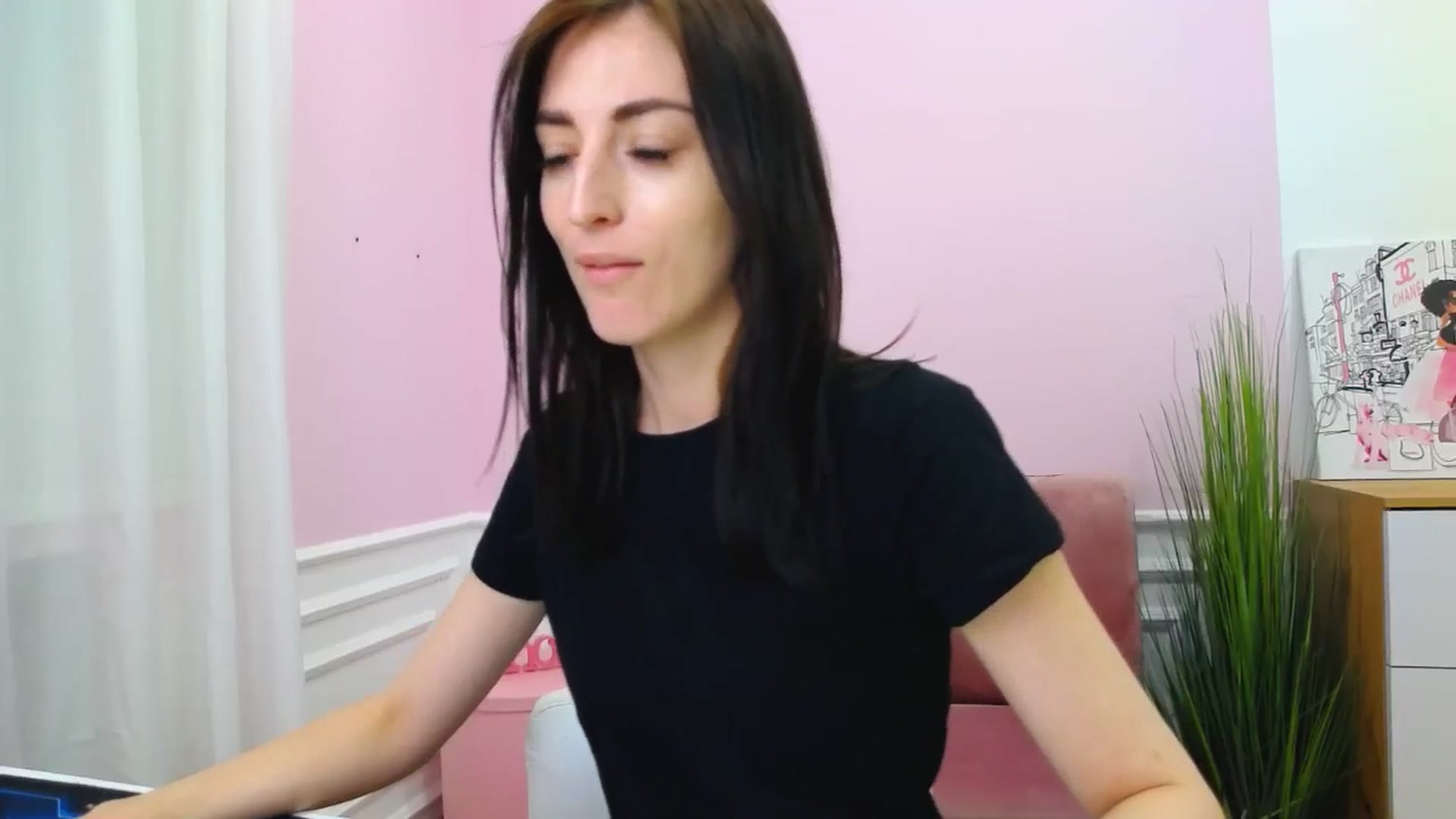 Gallery image thumbnail from KiiraDream's myfreecams stream on, 04/27/2025, 10:03 image 3 of 20