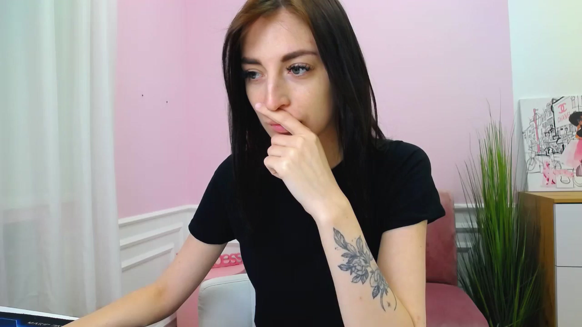 Gallery image thumbnail from KiiraDream's myfreecams stream on, 04/27/2025, 10:03 image 17 of 20