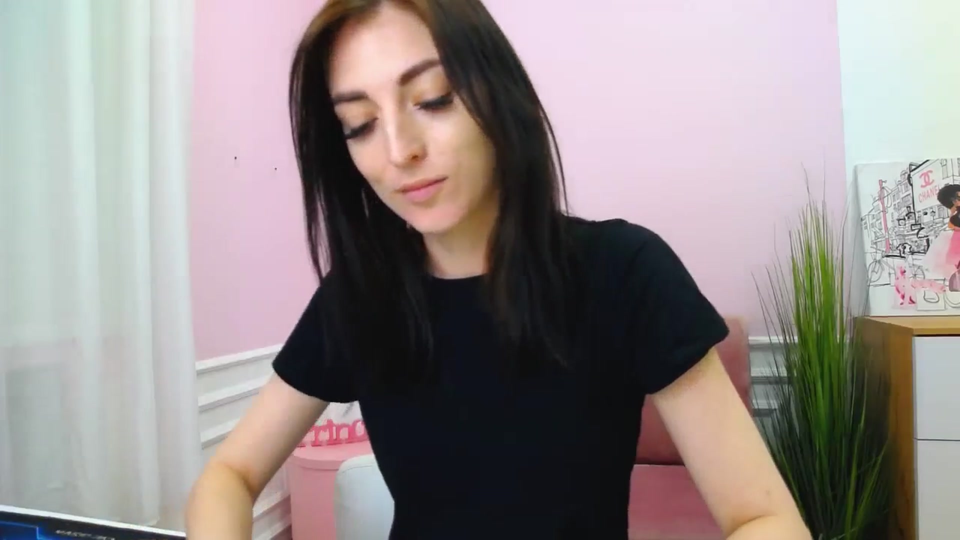 Gallery image thumbnail from KiiraDream's myfreecams stream on, 04/27/2025, 10:03 image 9 of 20