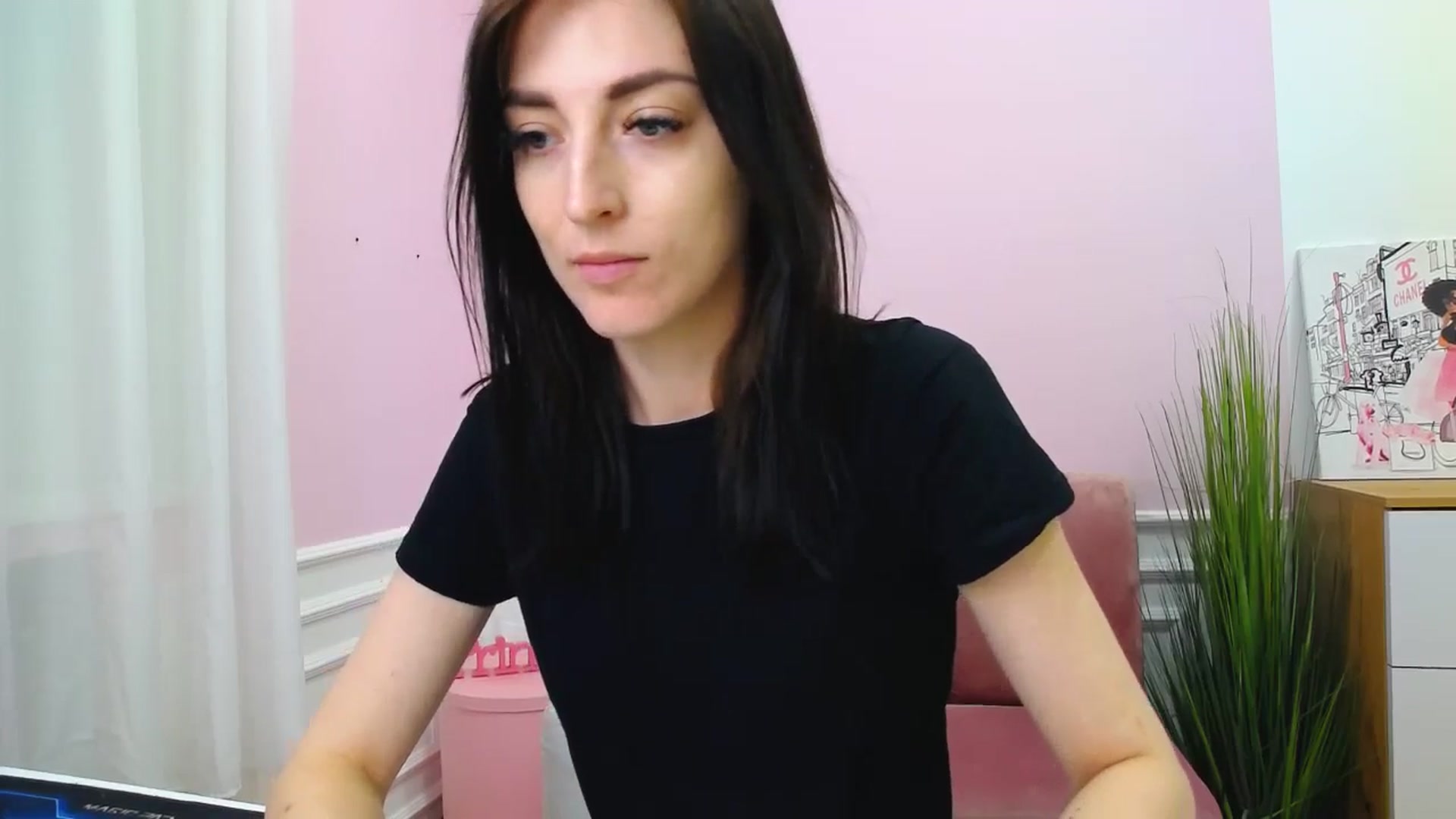 Gallery image thumbnail from KiiraDream's myfreecams stream on, 04/27/2025, 10:03 image 6 of 20