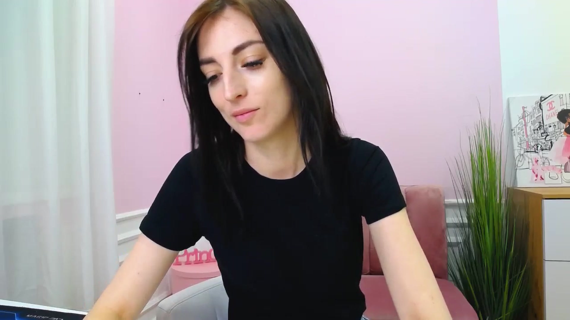 Gallery image thumbnail from KiiraDream's myfreecams stream on, 04/27/2025, 10:03 image 18 of 20