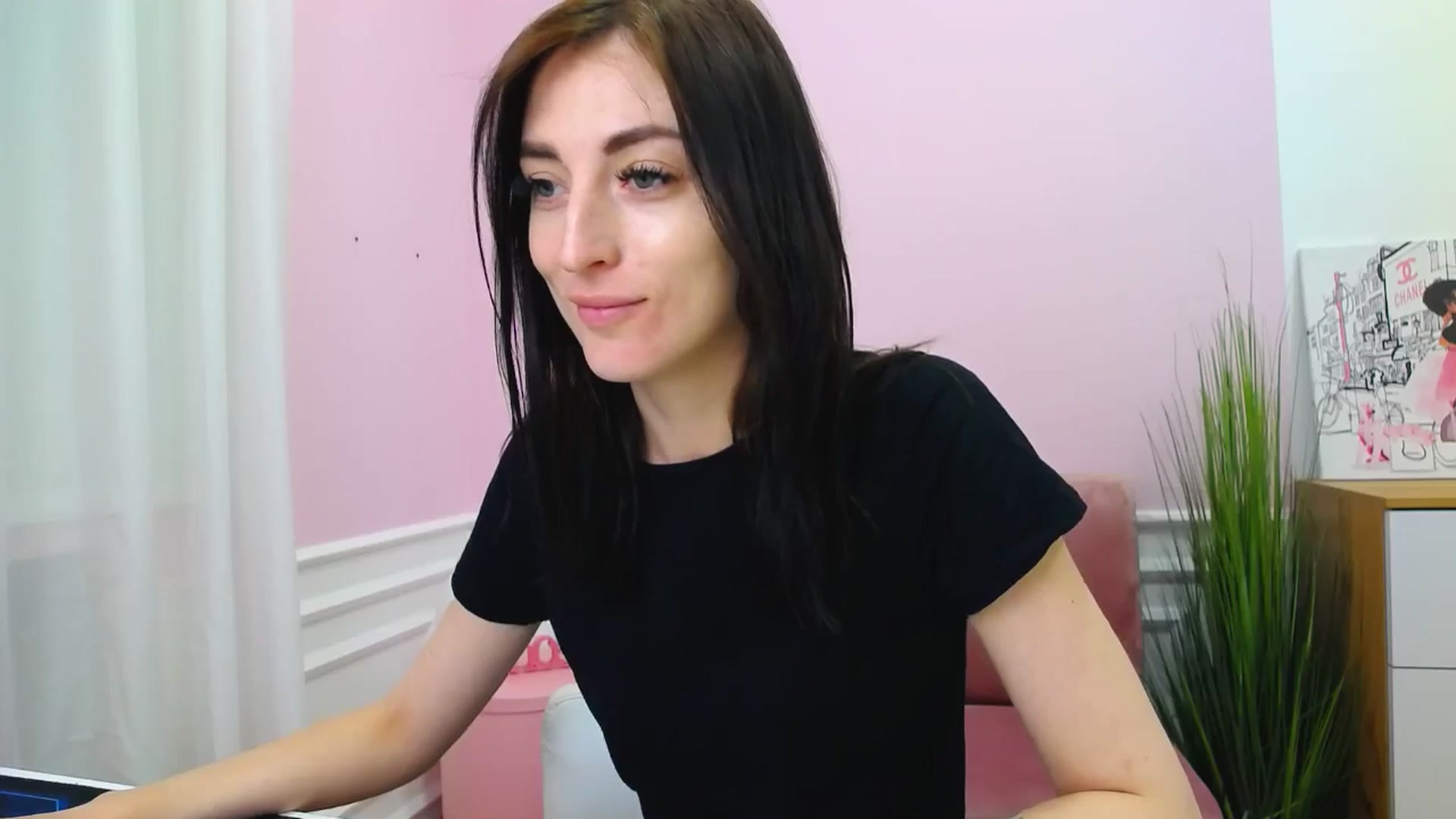 Gallery image thumbnail from KiiraDream's myfreecams stream on, 04/27/2025, 10:03 image 2 of 20