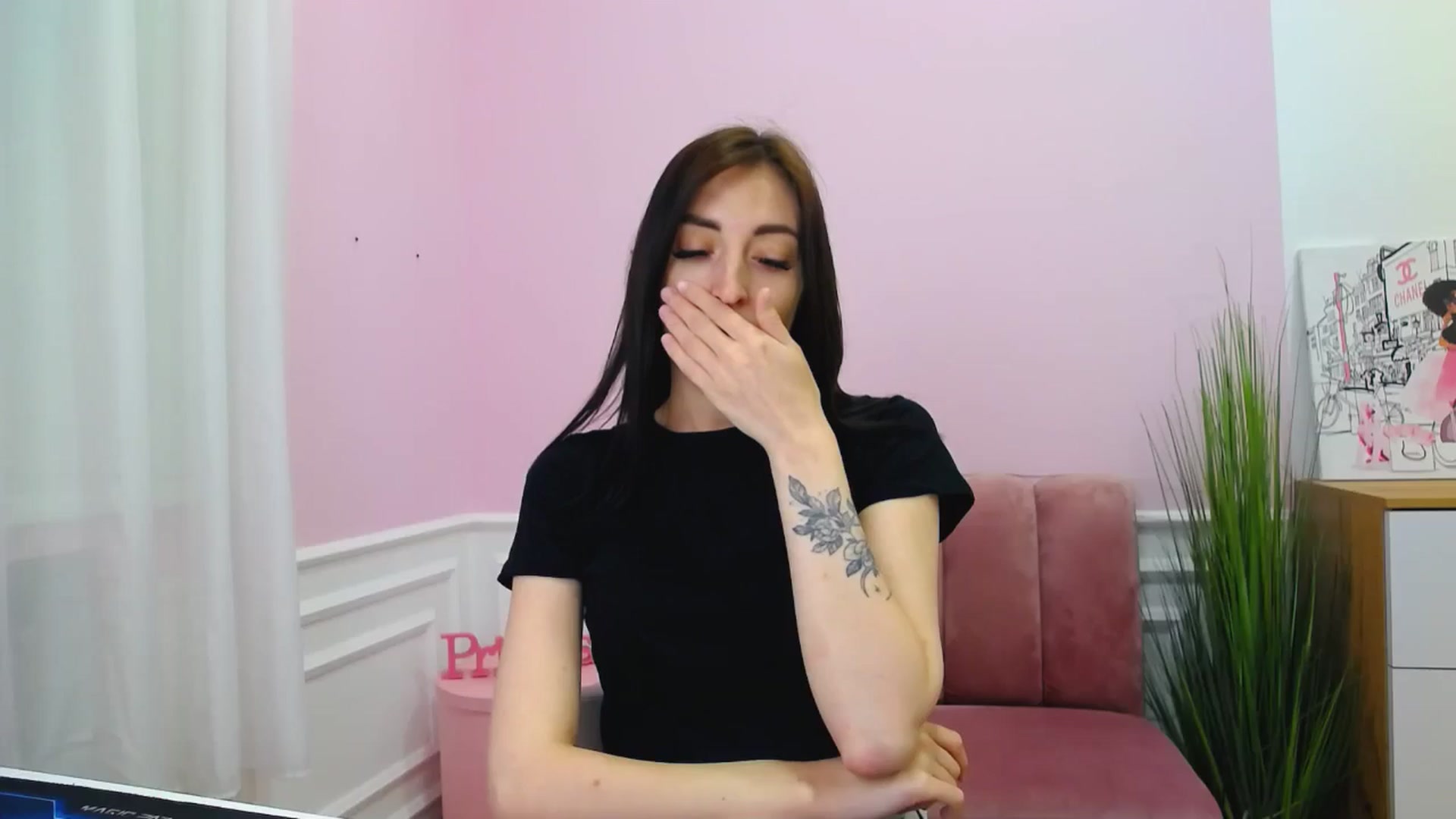 Gallery image thumbnail from KiiraDream's myfreecams stream on, 04/27/2025, 10:03 image 15 of 20