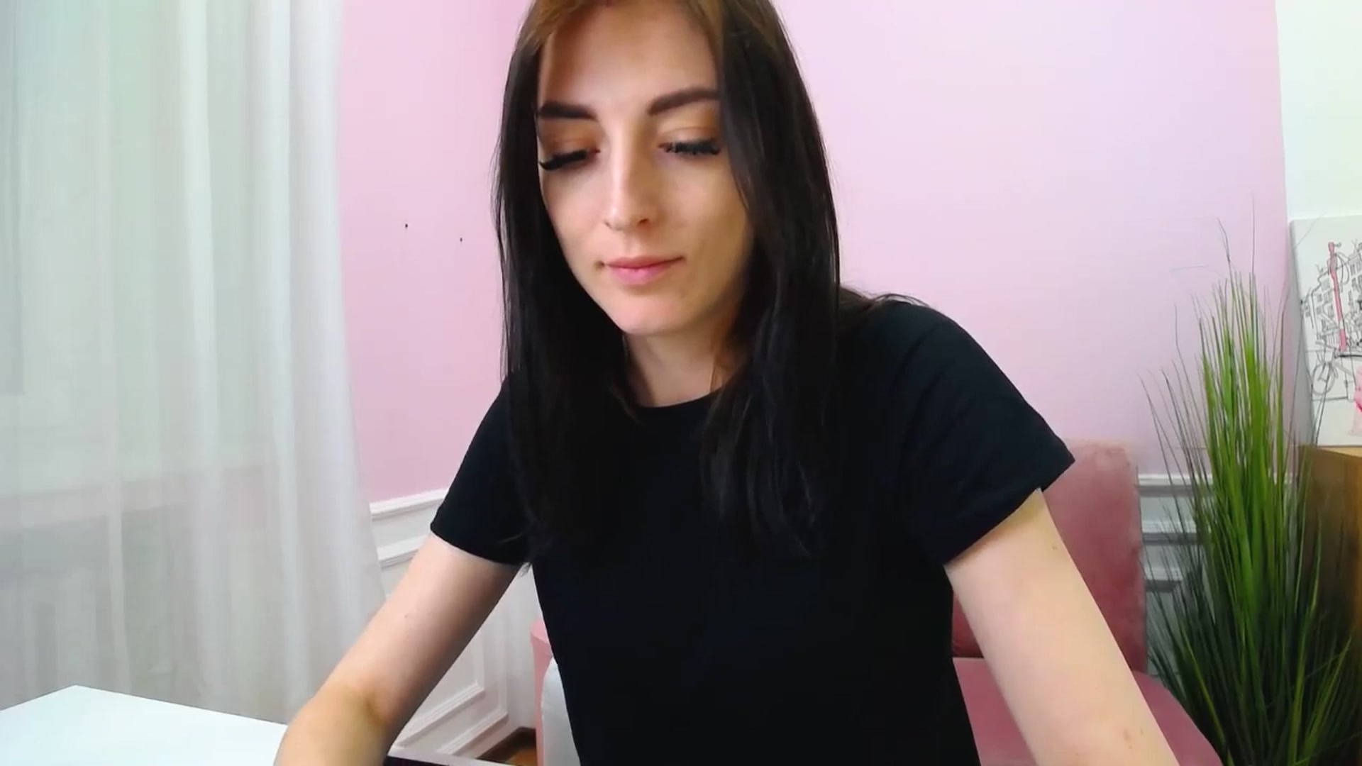Gallery image thumbnail from KiiraDream's myfreecams stream on, 04/27/2025, 11:20 image 18 of 20