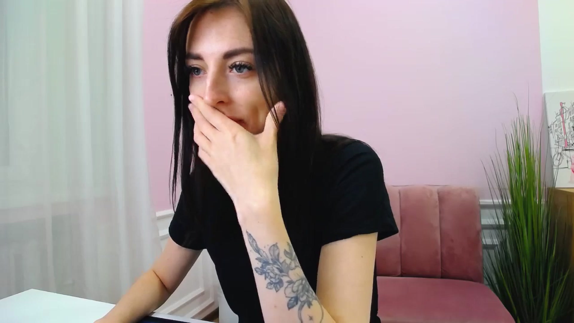 Gallery image thumbnail from KiiraDream's myfreecams stream on, 04/27/2025, 11:20 image 16 of 20