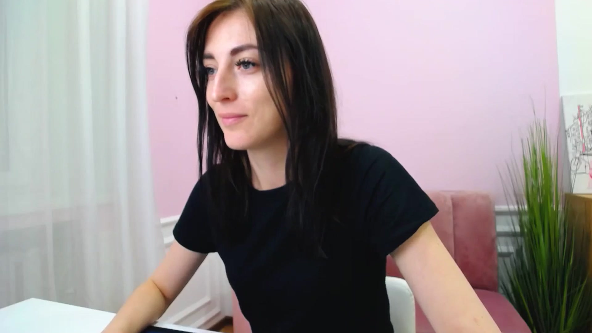 Gallery image thumbnail from KiiraDream's myfreecams stream on, 04/27/2025, 11:20 image 7 of 20