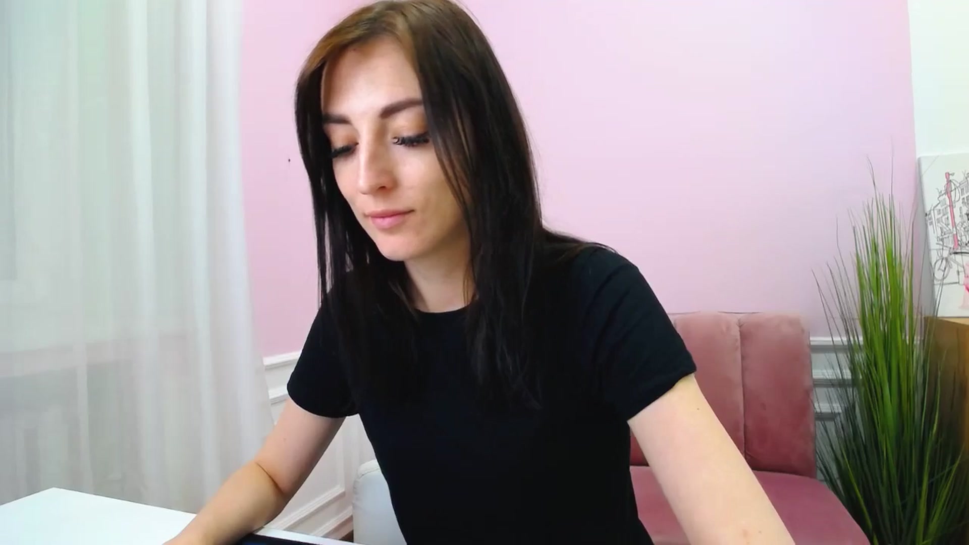 Gallery image thumbnail from KiiraDream's myfreecams stream on, 04/27/2025, 11:20 image 17 of 20