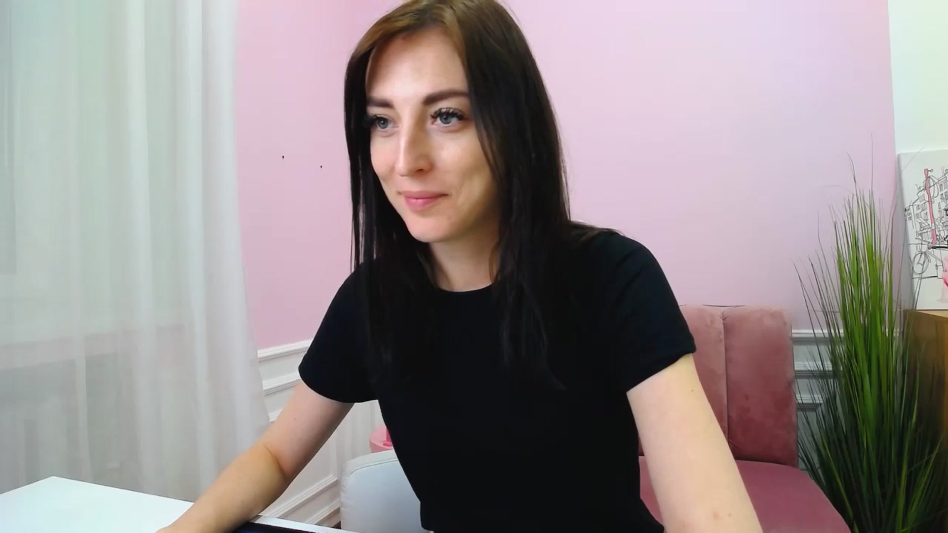 Gallery image thumbnail from KiiraDream's myfreecams stream on, 04/27/2025, 11:20 image 12 of 20