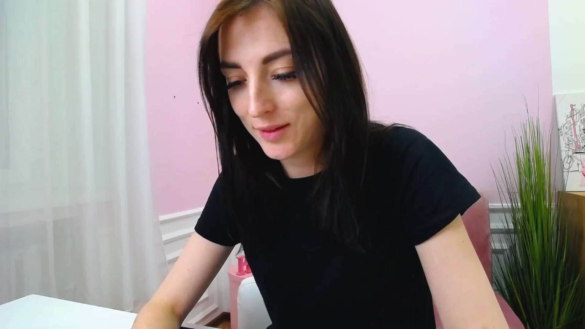 Gallery image thumbnail from KiiraDream's myfreecams stream on, 04/27/2025, 11:20 image 19 of 20