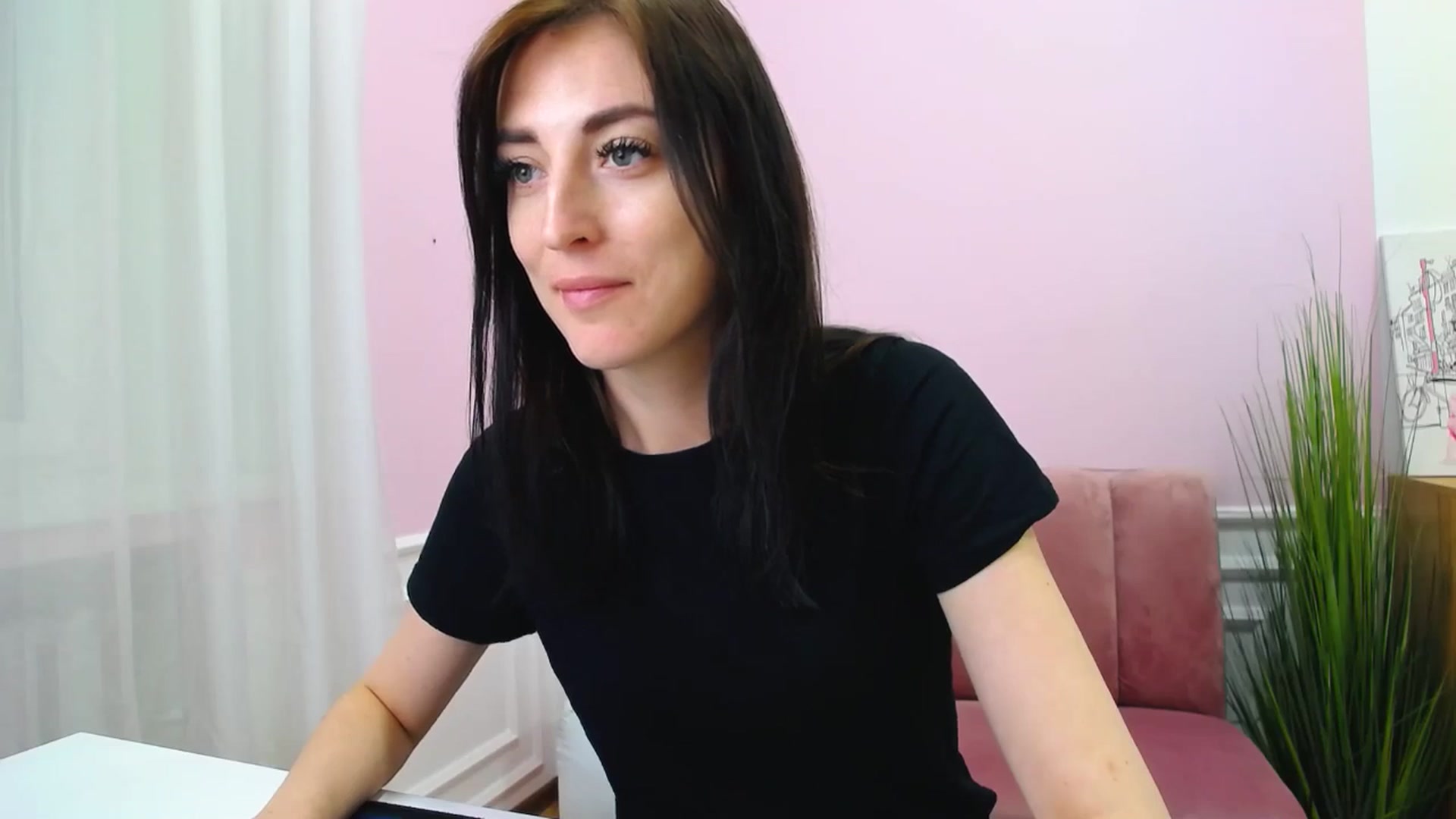 Gallery image thumbnail from KiiraDream's myfreecams stream on, 04/27/2025, 11:20 image 6 of 20