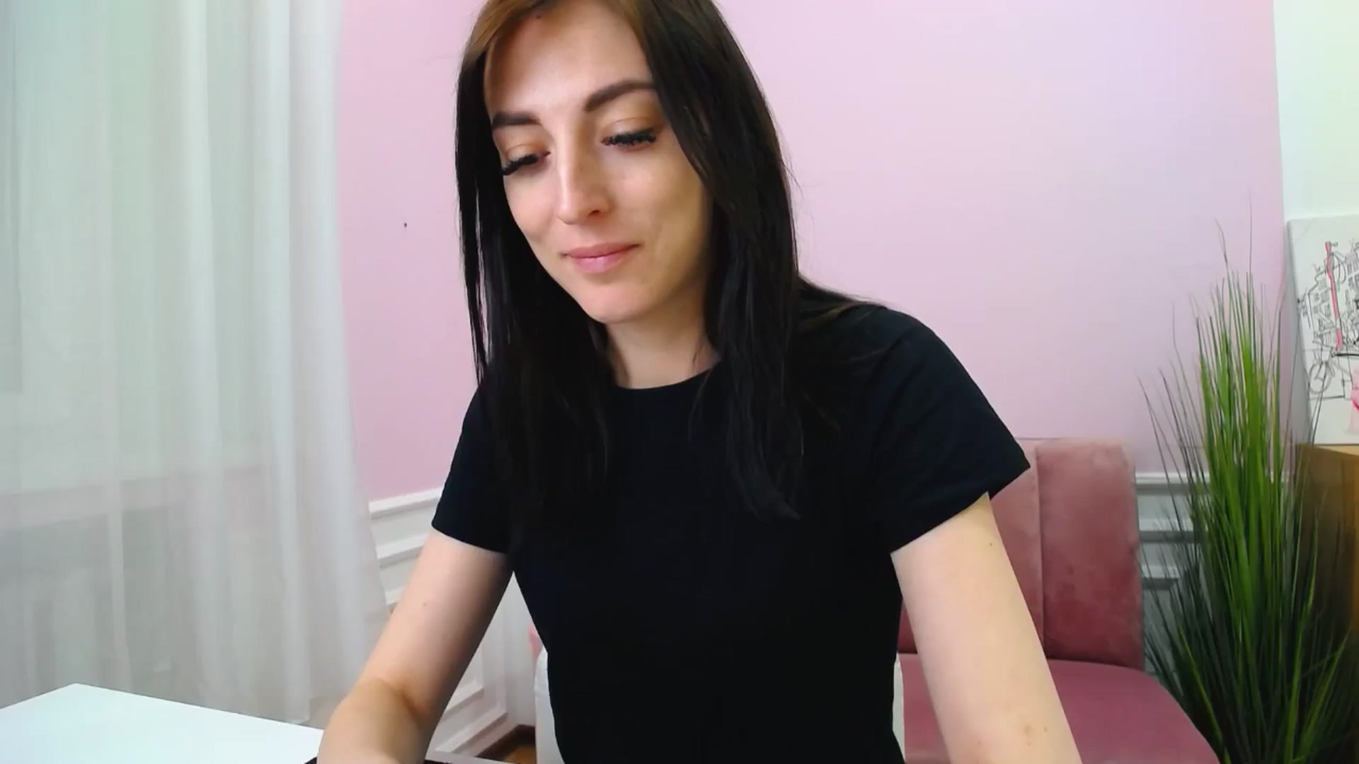 Gallery image thumbnail from KiiraDream's myfreecams stream on, 04/27/2025, 11:20 image 1 of 20