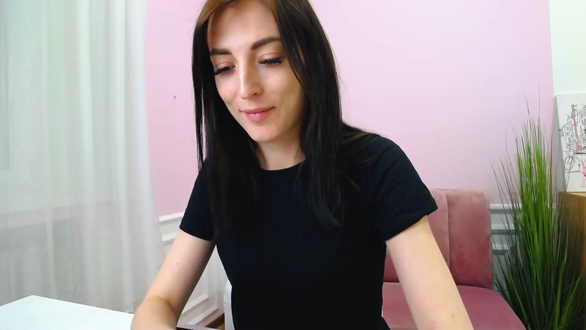 Gallery image thumbnail from KiiraDream's myfreecams stream on, 04/27/2025, 11:20 image 2 of 20